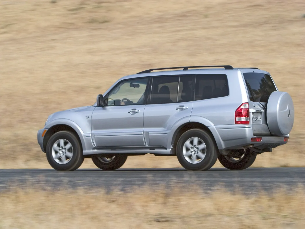 Mitsubishi Montero (2005) – zadní tříčtvrteční pohled