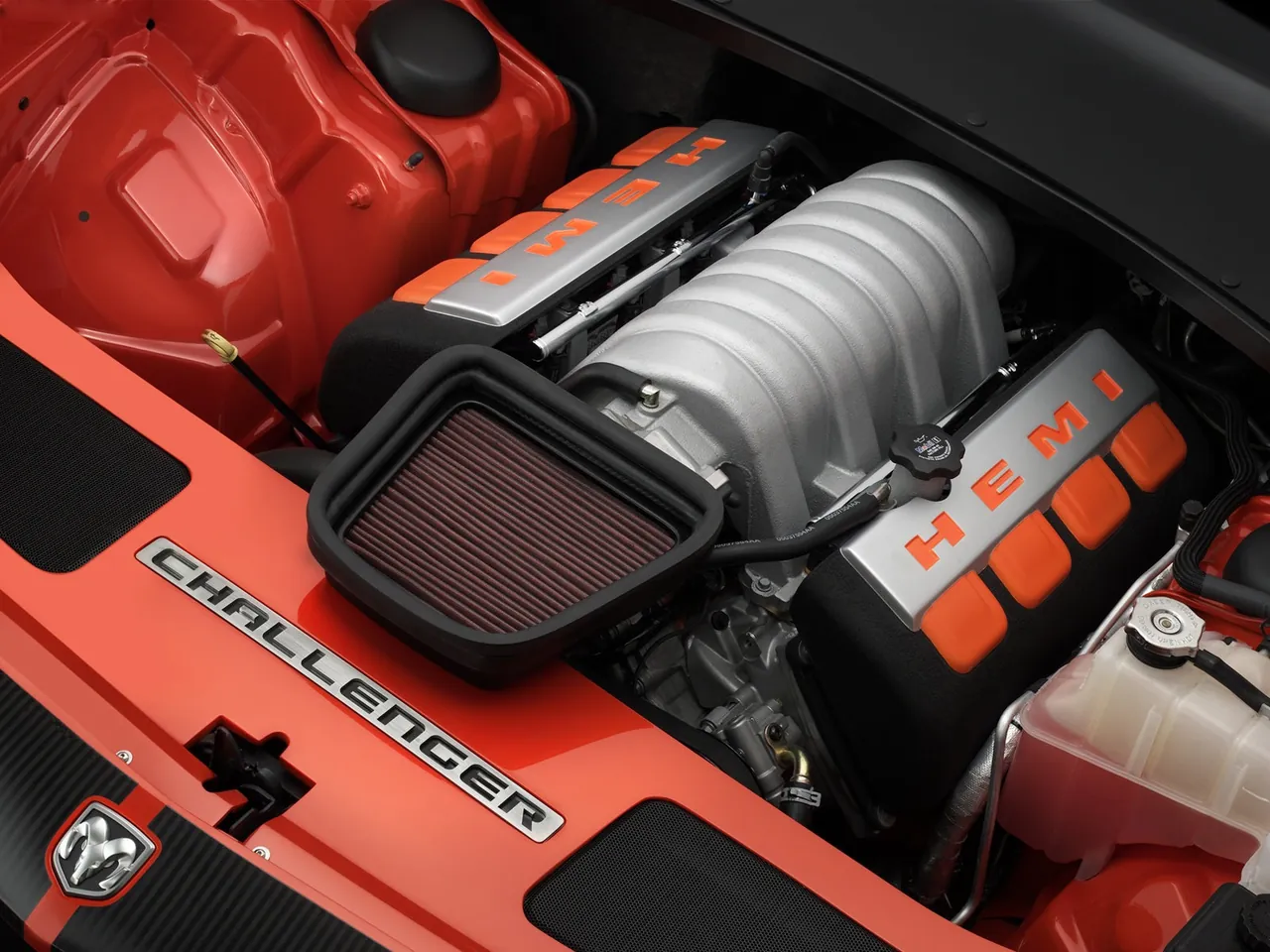 Dodge Challenger Concept (2006) – motorový prostor