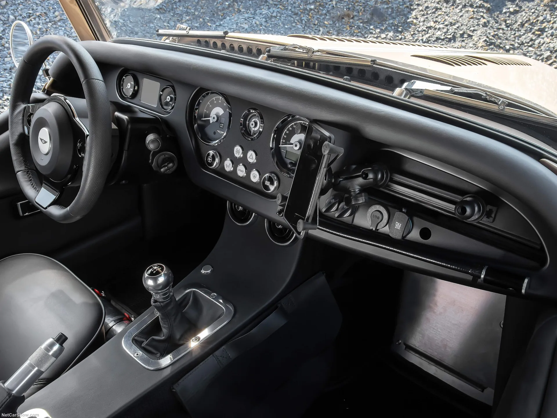 Morgan Plus Four CX-T (2021) – interiér