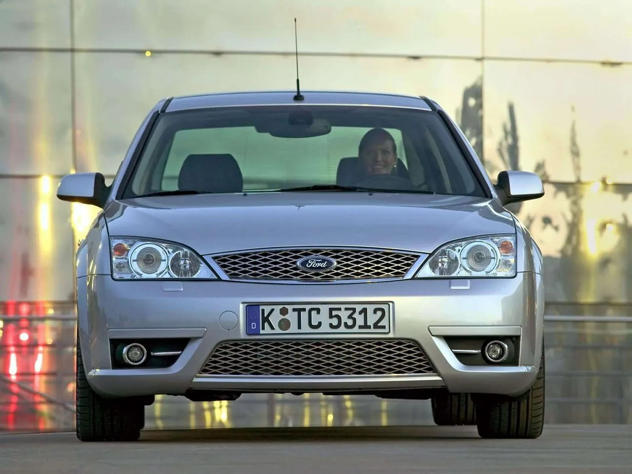 Ford Mondeo Titanium TDCi (2004) – zepředu