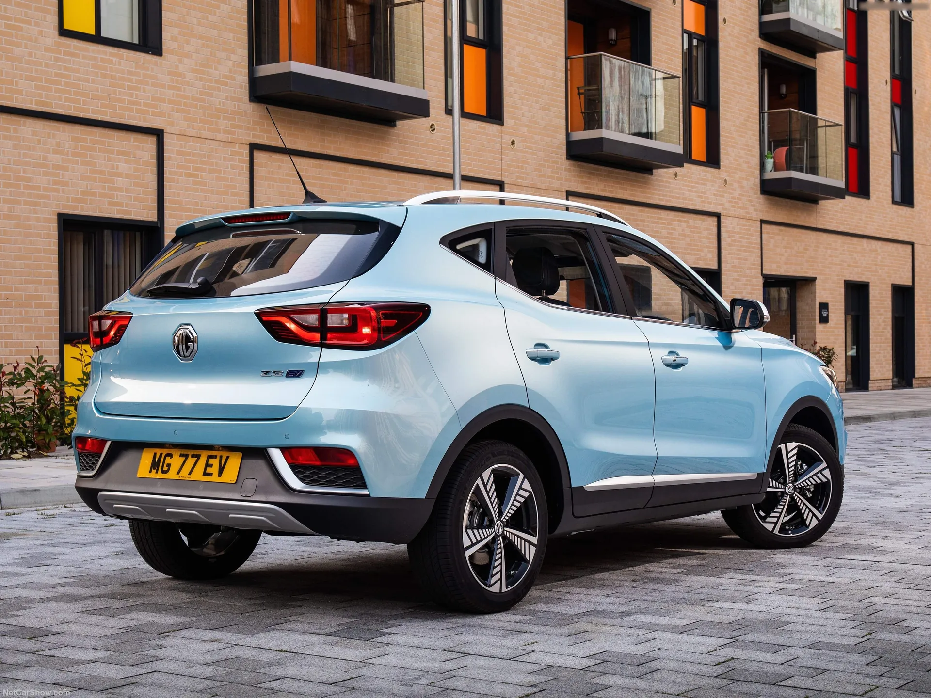 MG ZS EV (2020) – zadní tříčtvrteční pohled