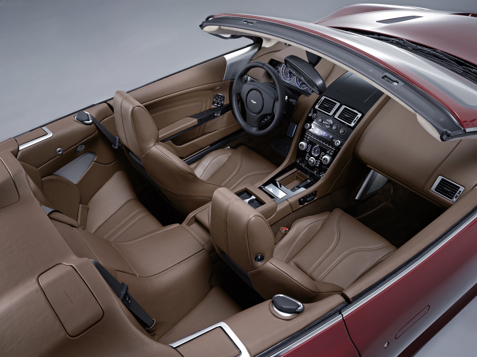 Aston Martin DBS Volante (2010) – interiér