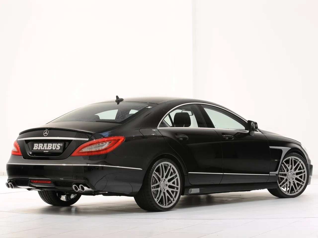 Brabus Mercedes-Benz CLS (2012) – zadní tříčtvrteční pohled