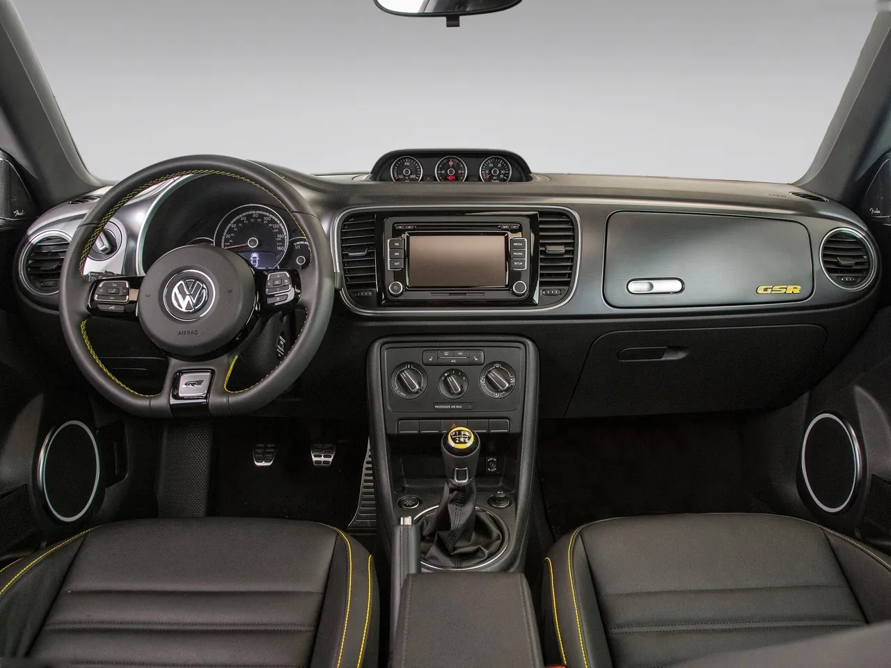 Volkswagen Beetle GSR (2013) – interiér