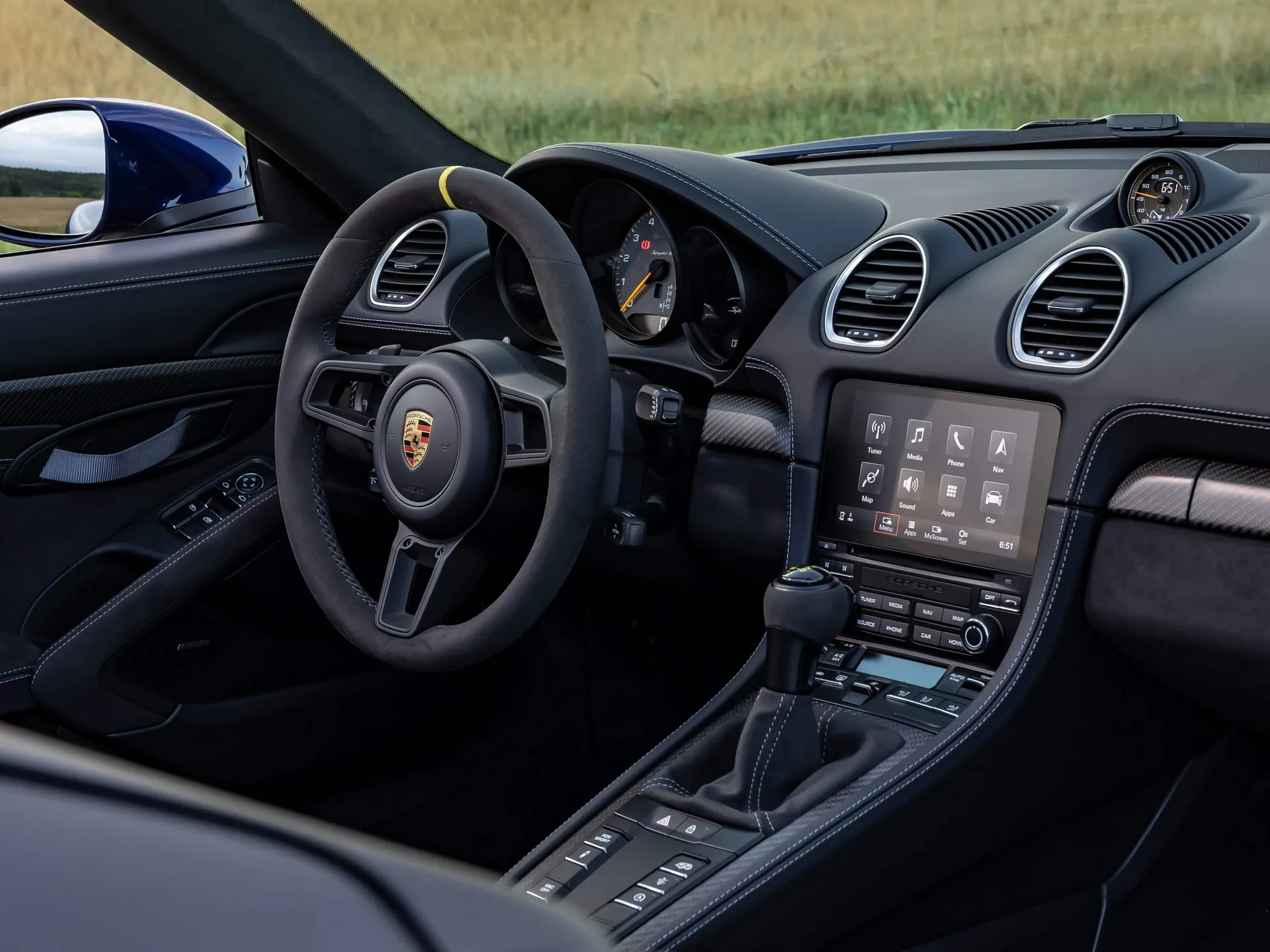Porsche 718 Spyder RS Gentian Blue Metallic (2024) – interiér