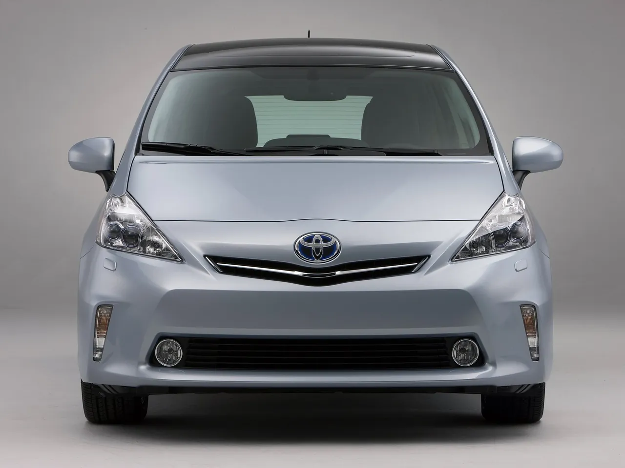 Toyota Prius V (2012) – zepředu