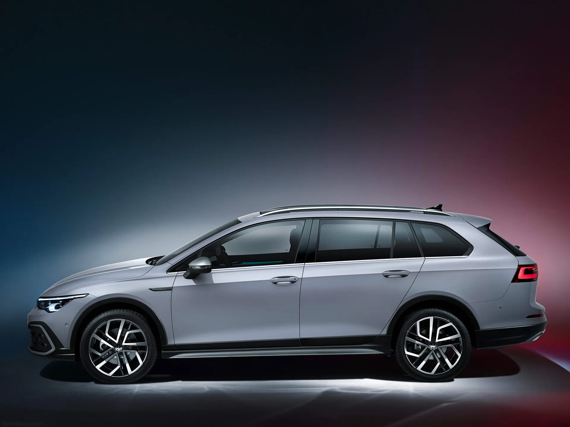 Volkswagen Golf Alltrack (2021) - Side Profile
