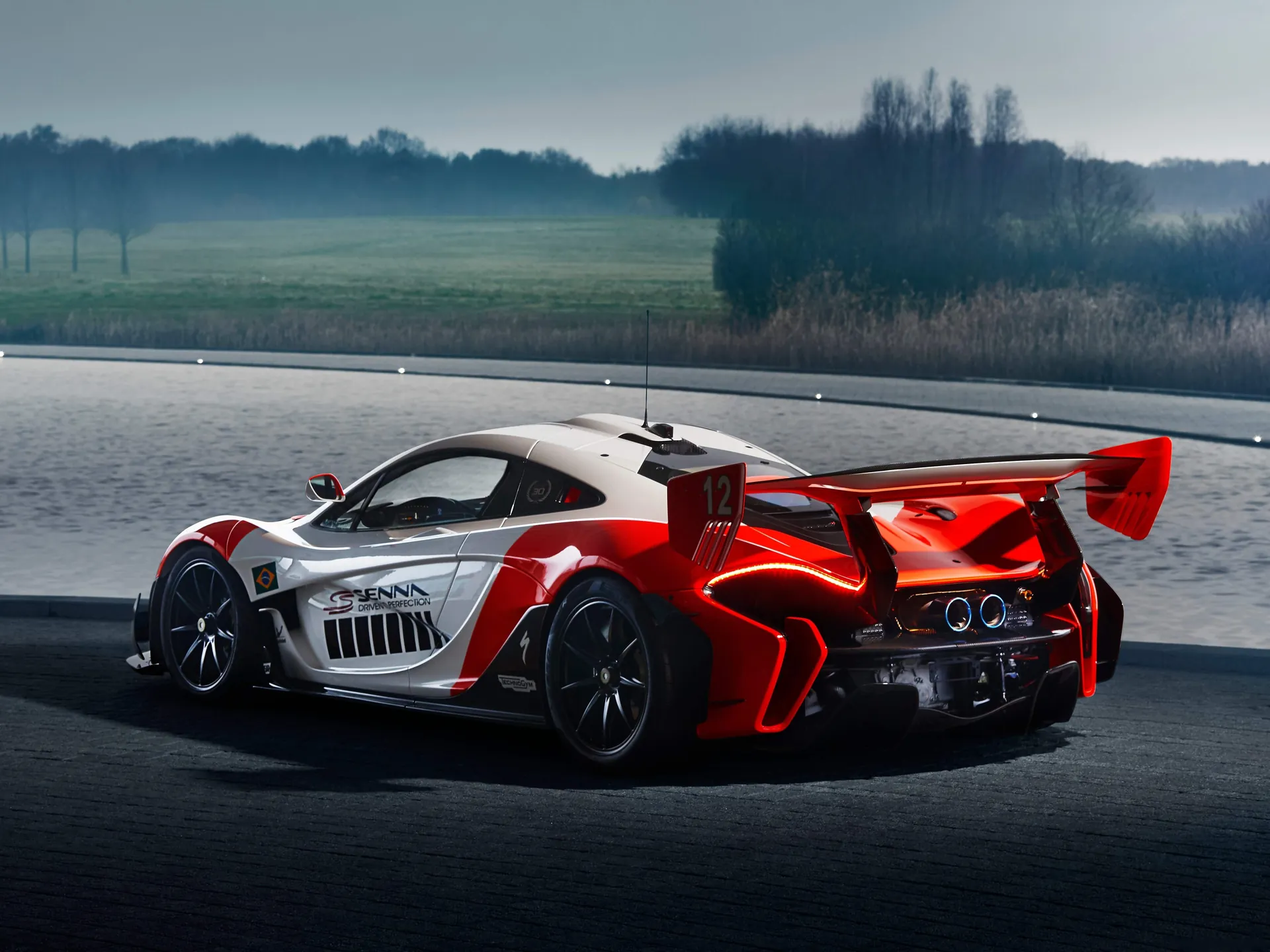 McLaren P1 GTR Senna (2018) – zadní tříčtvrteční pohled