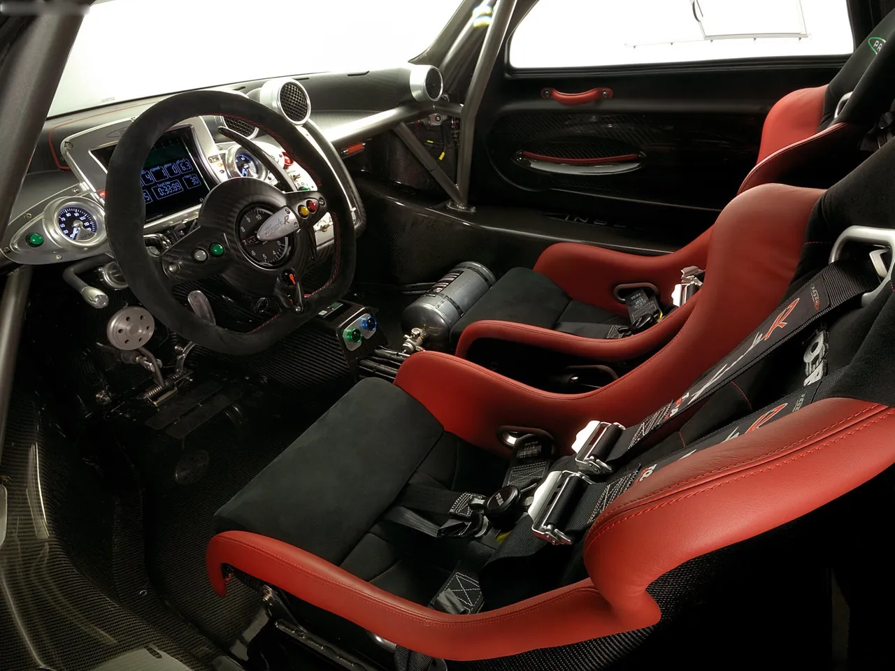 Pagani Zonda R (2009) – interiér