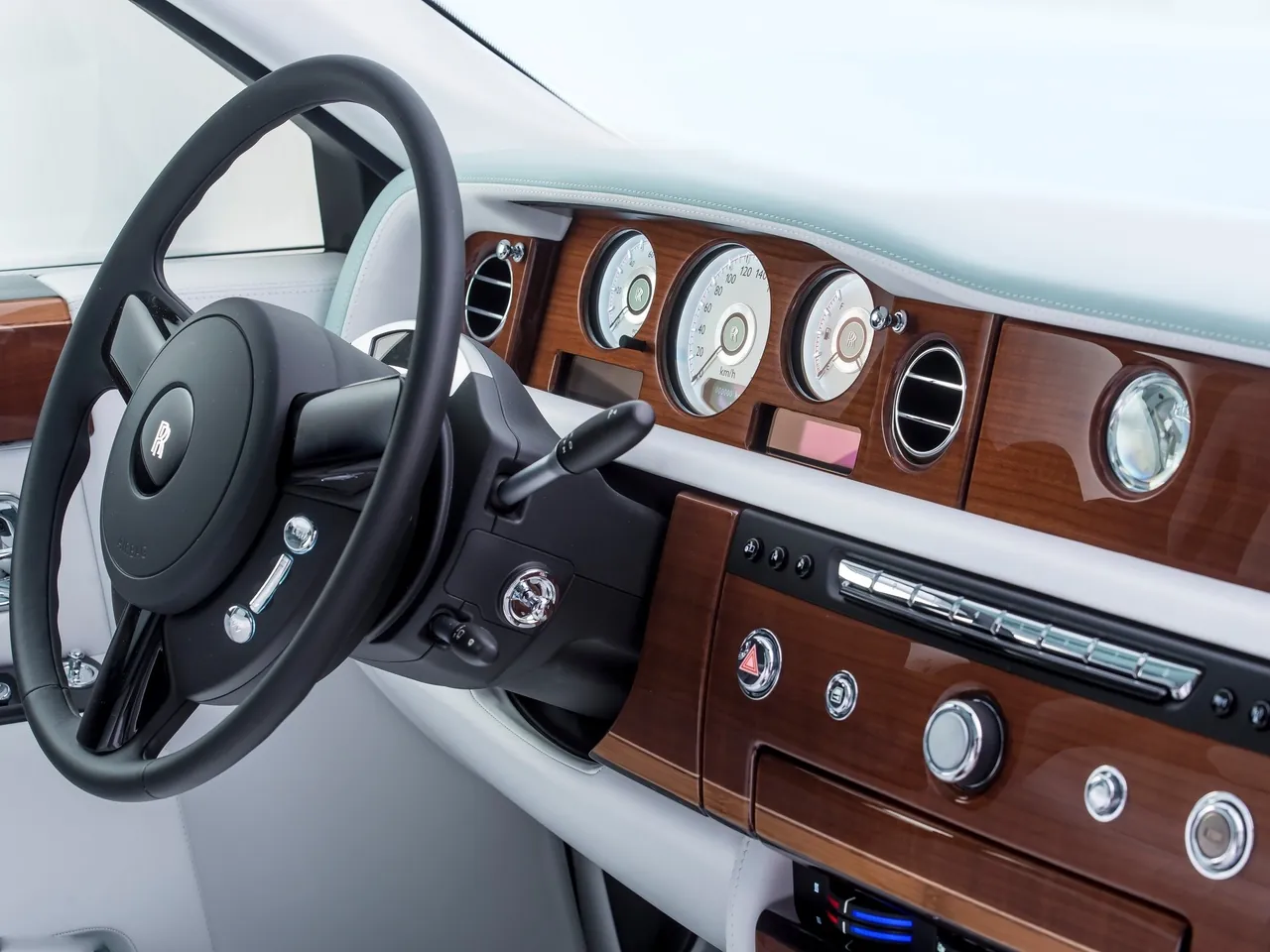 Rolls-Royce Phantom Serenity (2015) – interiér