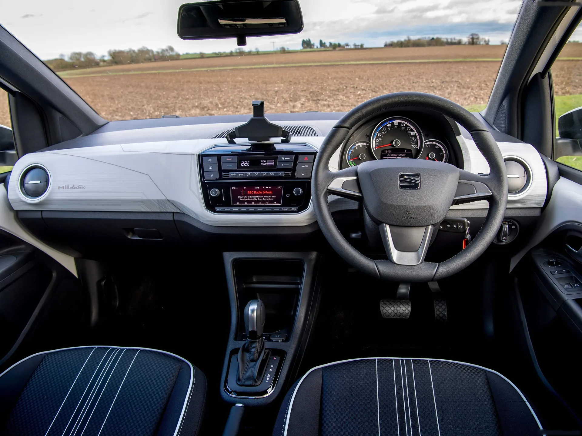 Seat Mii Electric [UK] (2020) – interiér