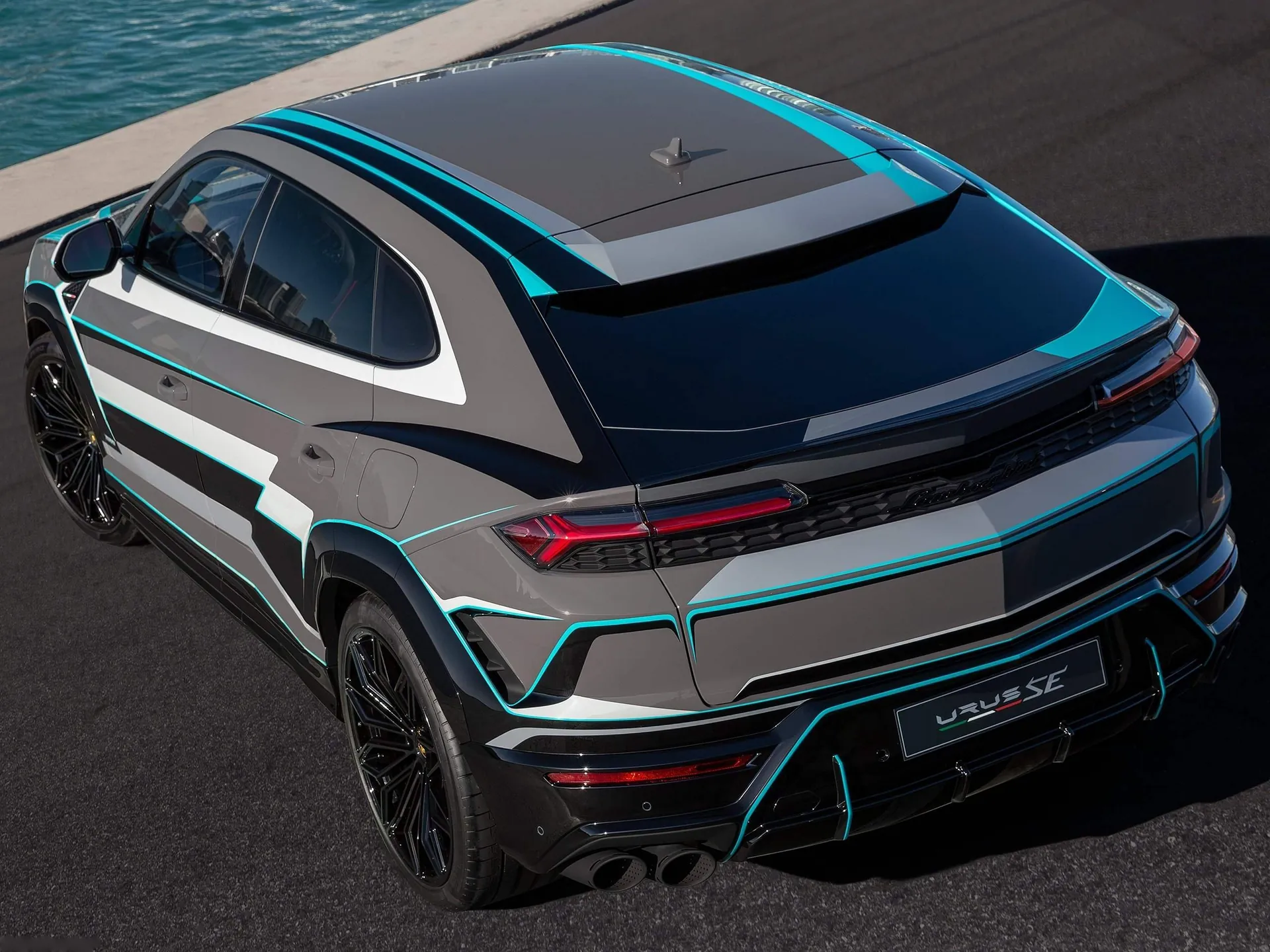 Lamborghini Urus SE Miami Art Basel (2024) – zadní tříčtvrteční pohled
