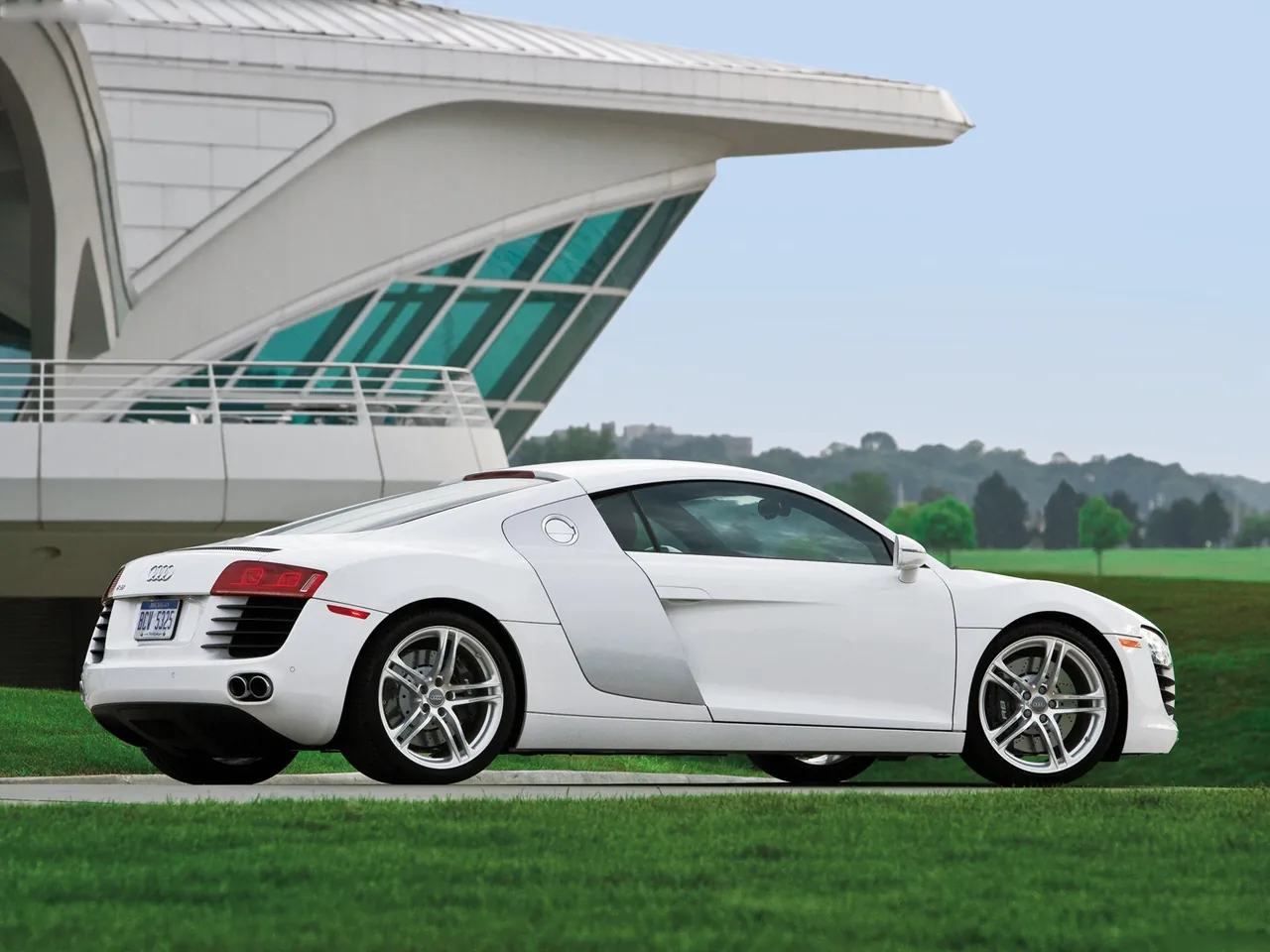 Audi R8 (2008) – zadní tříčtvrteční pohled