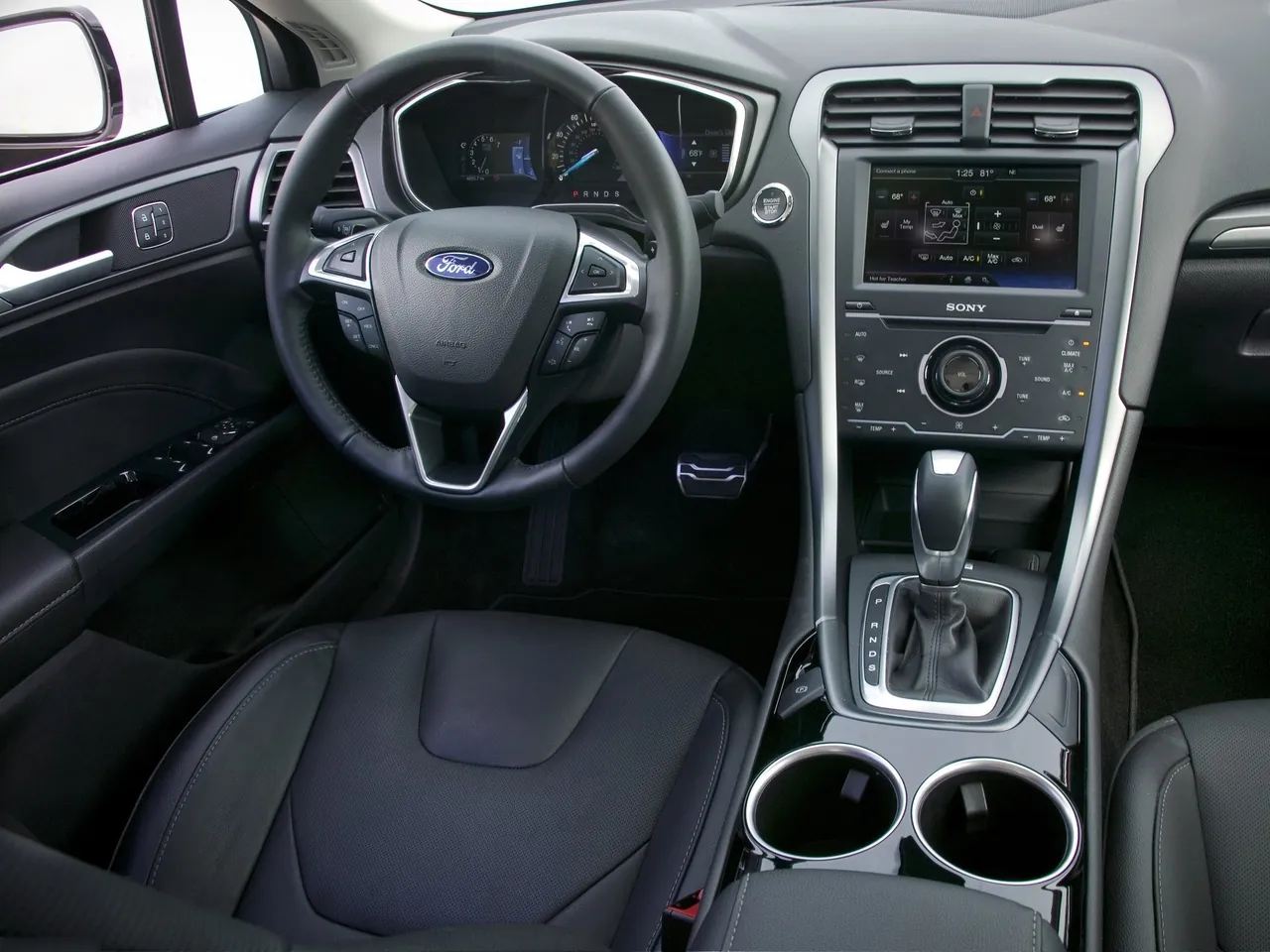 Ford Fusion (2013) – interiér