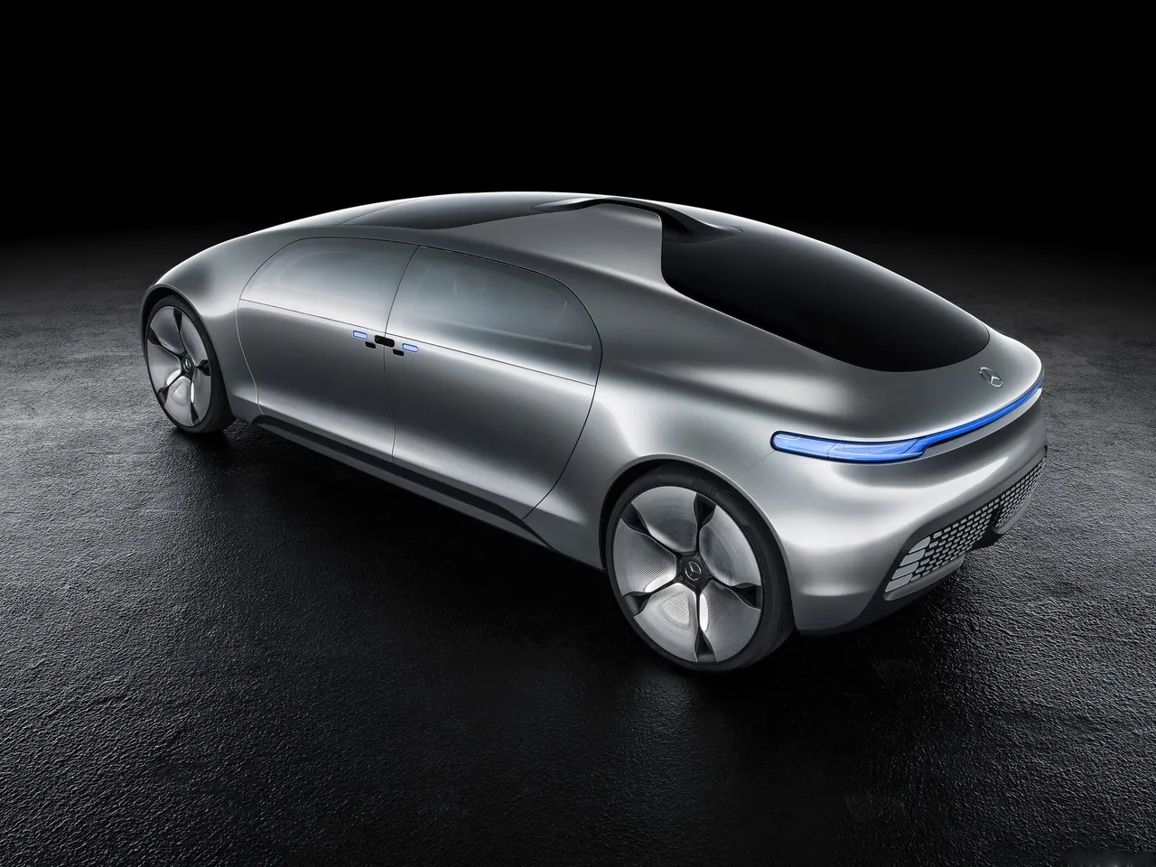 Mercedes-Benz F015 Luxury in Motion Concept (2015) – zadní tříčtvrteční pohled