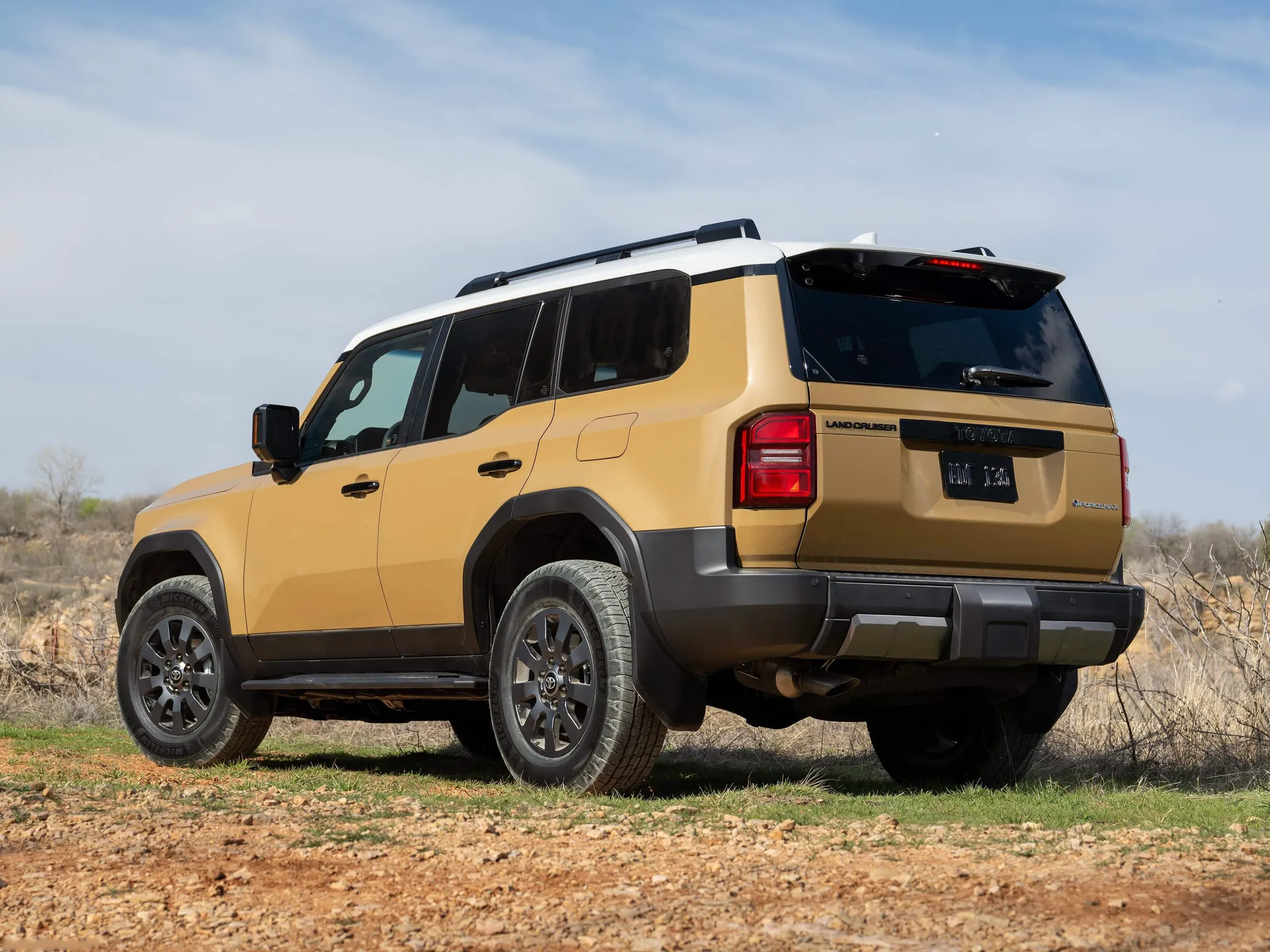 Toyota Land Cruiser [US] (2024) – zadní tříčtvrteční pohled