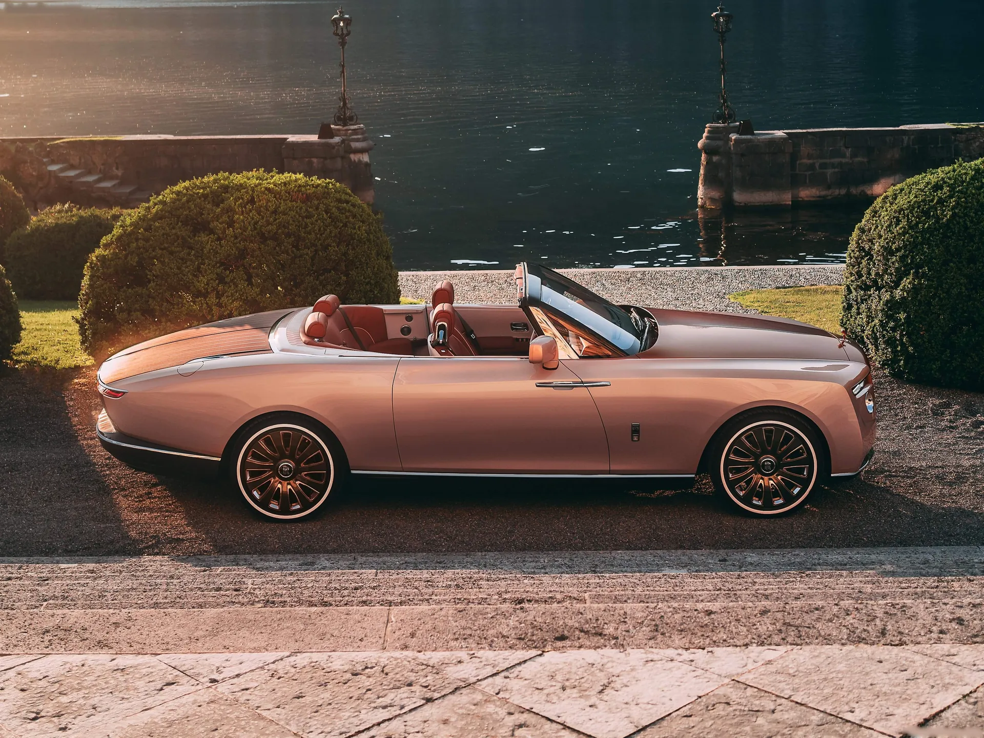 Rolls-Royce Boat Tail (2022) – boční profil