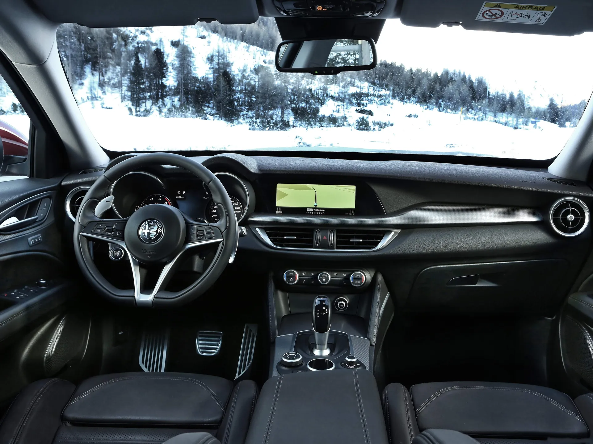 Alfa Romeo Stelvio (2018) - Interior
