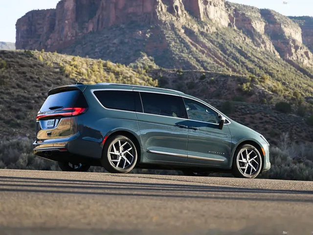 Chrysler Pacifica (2027)