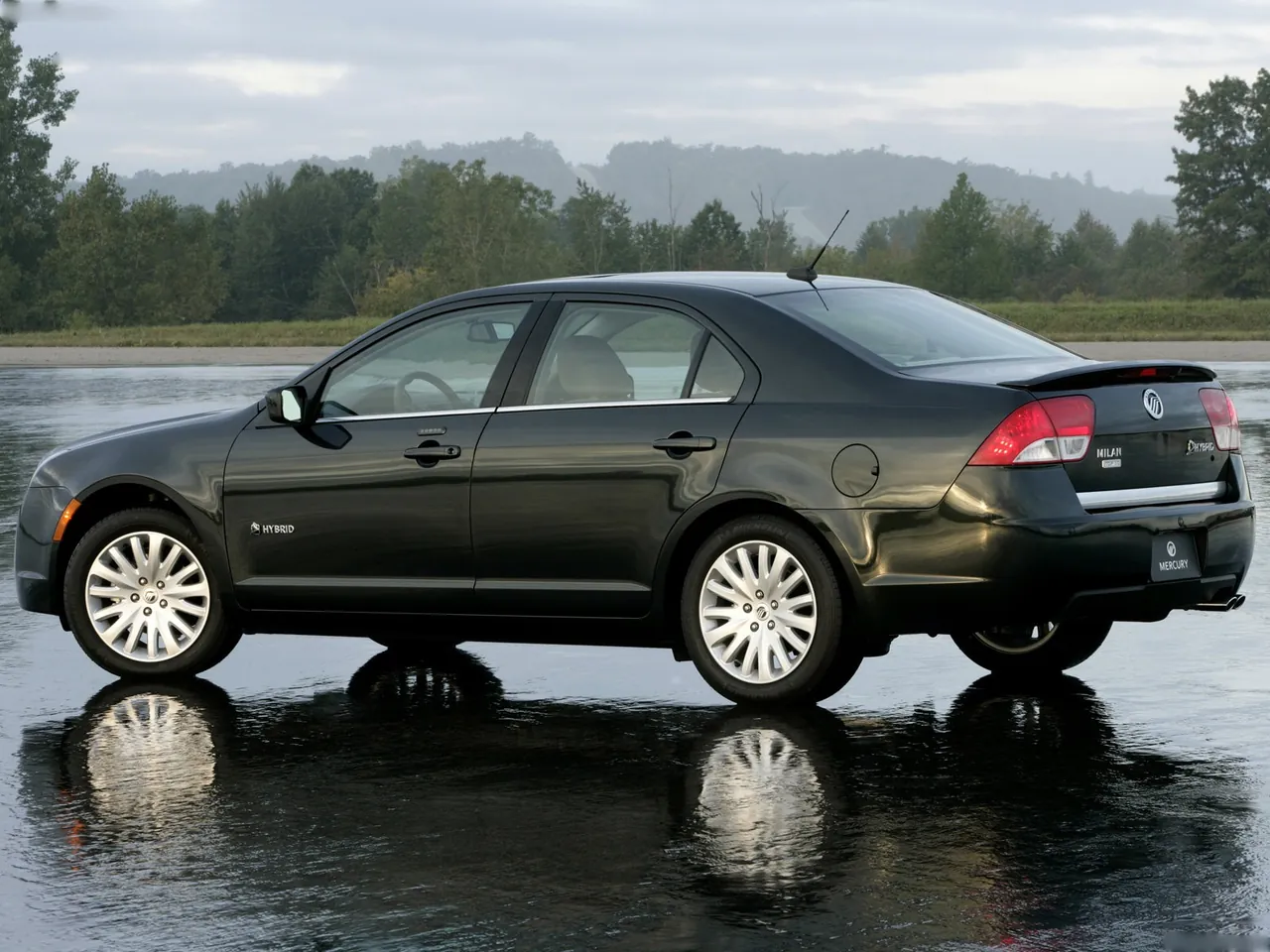 Mercury Milan Hybrid (2010) – zadní tříčtvrteční pohled