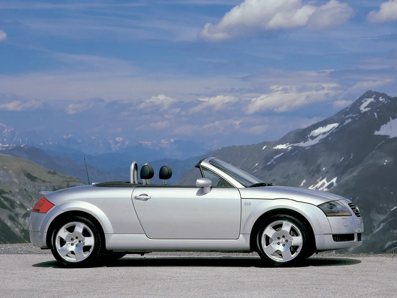 Audi TT Roadster (2002) – boční profil