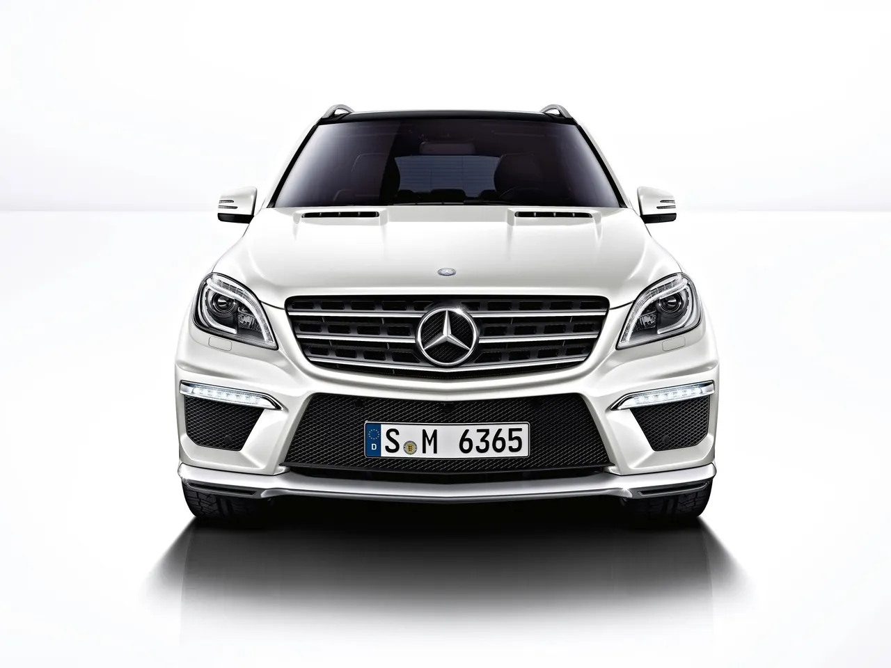 Mercedes-Benz ML63 AMG (2012) - Front