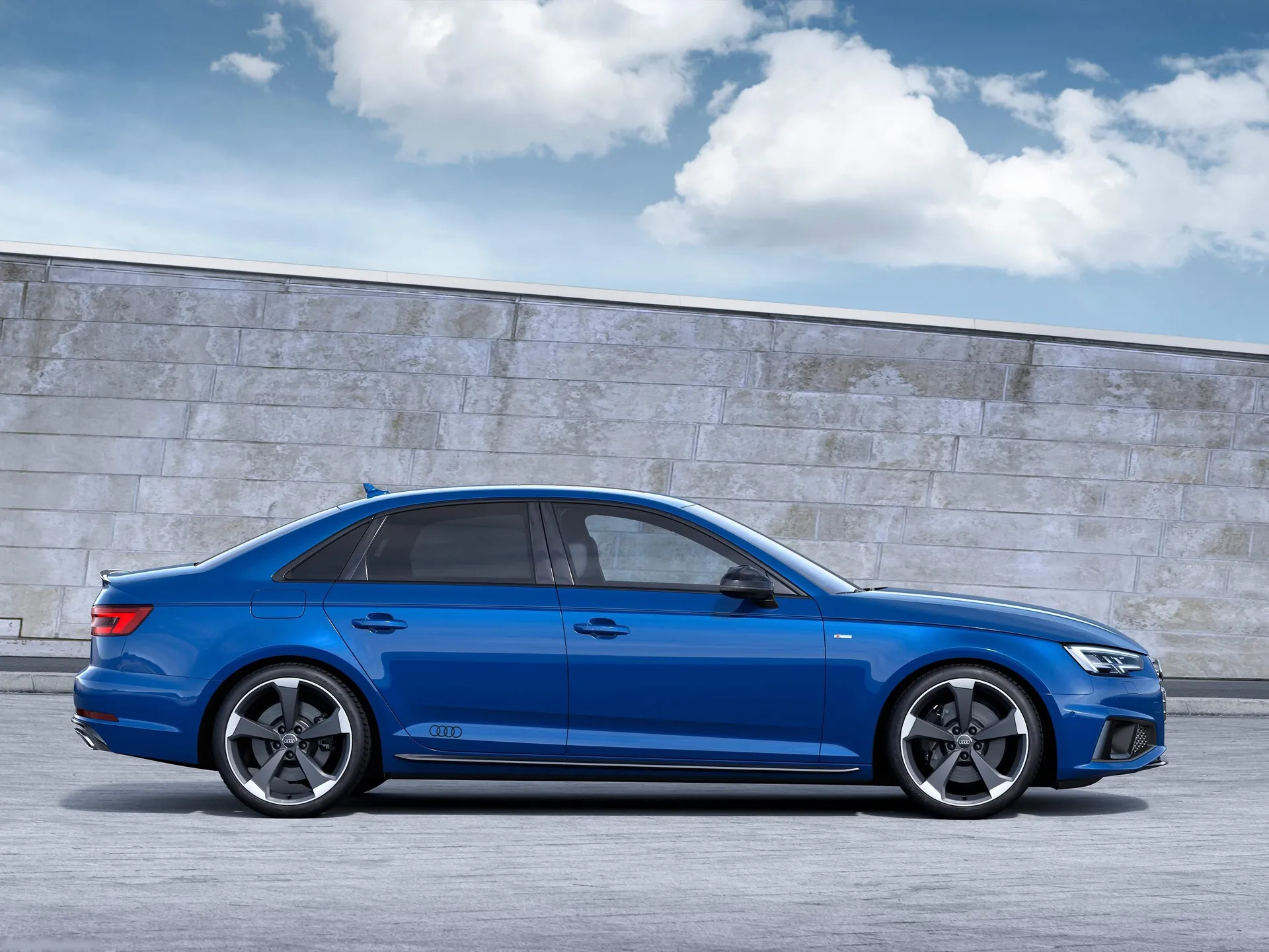 Audi A4 (2019) – boční profil