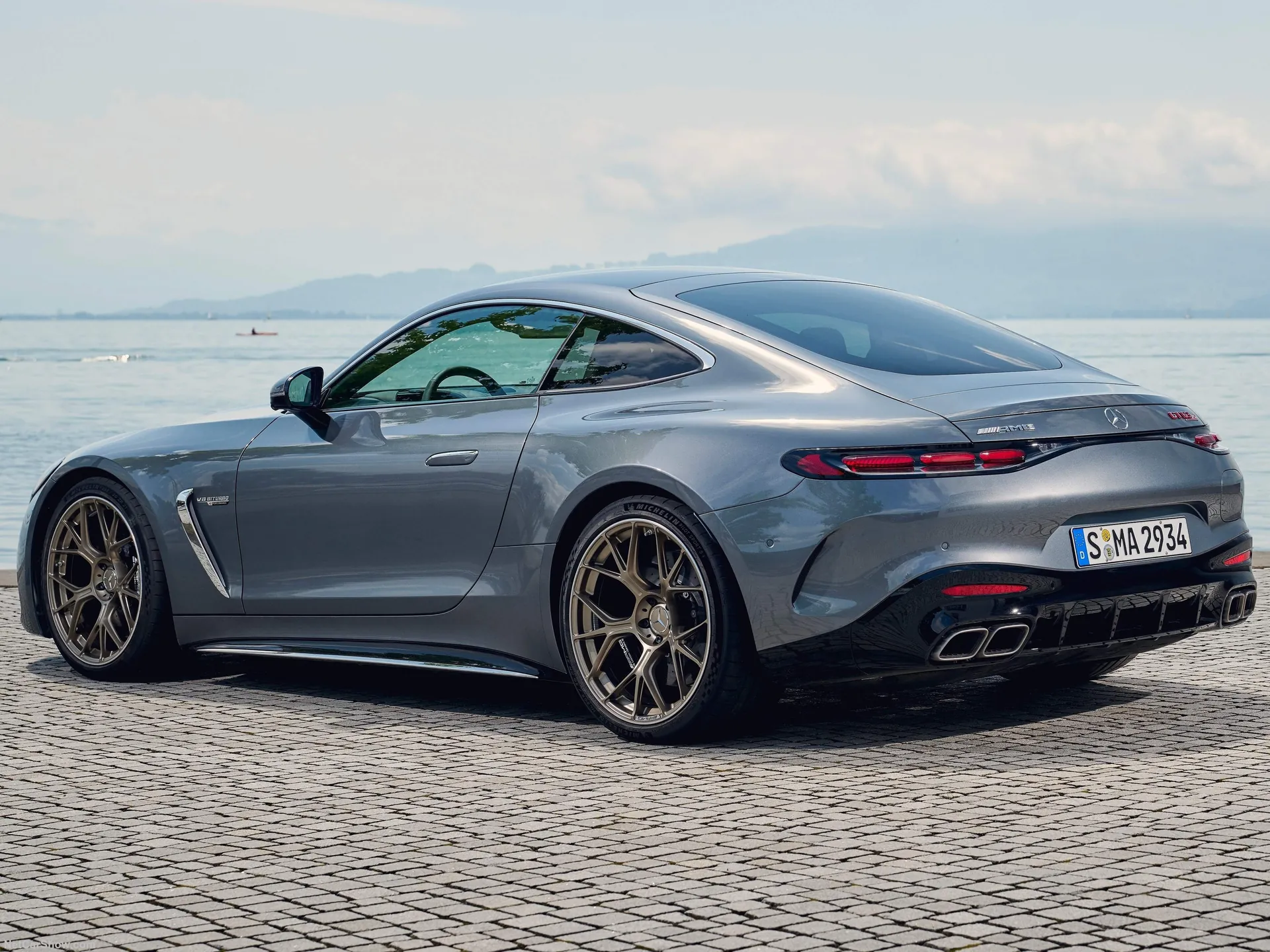 Mercedes-Benz AMG GT63 S E Performance (2025) – zadní tříčtvrteční pohled