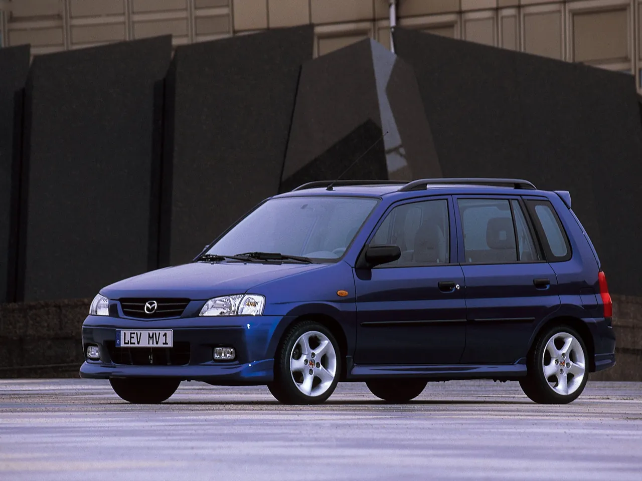 Mazda Demio (2000)