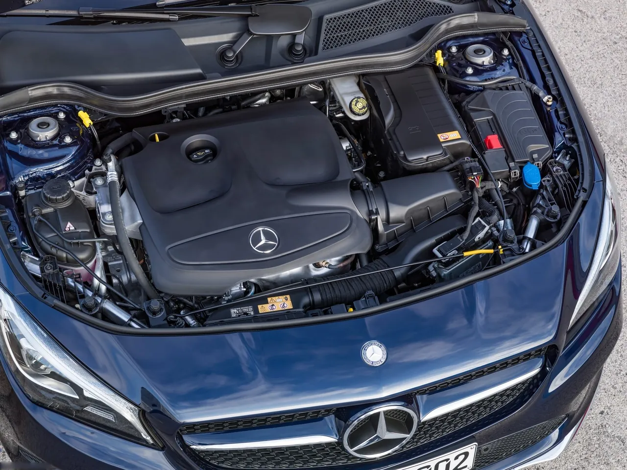 Mercedes-Benz CLA Shooting Brake (2017) – motorový prostor