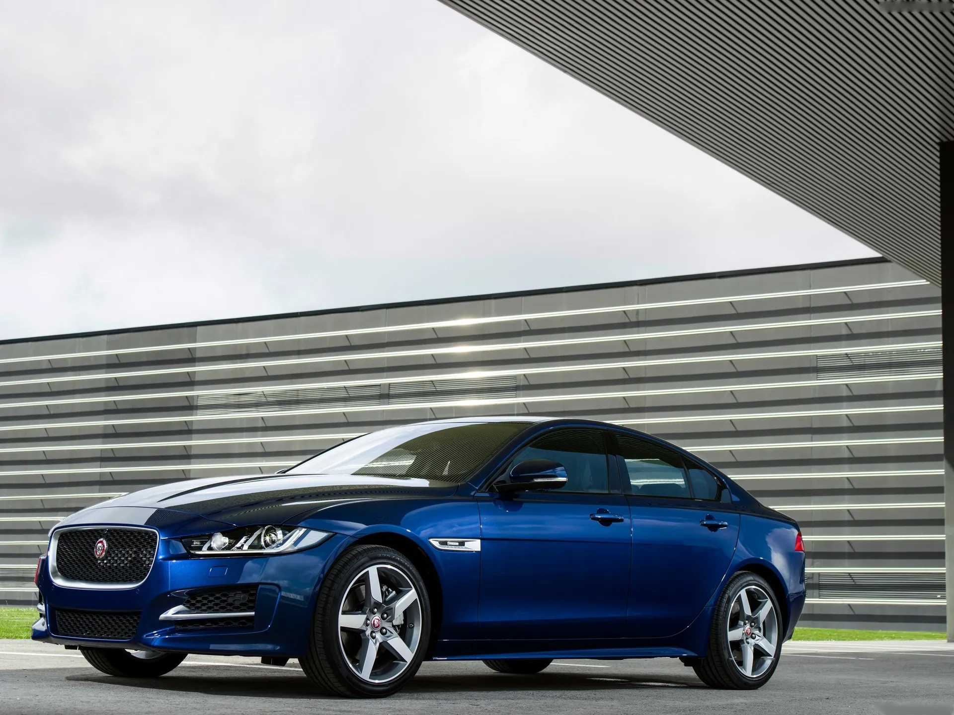 Jaguar XE (2016)