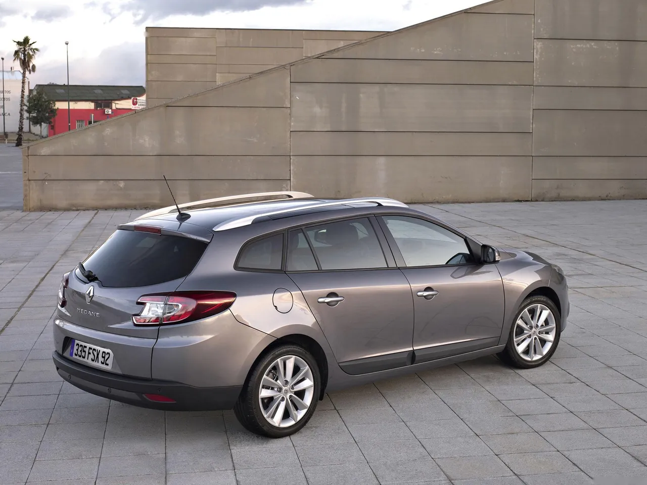 Renault Megane Estate (2010) – zadní tříčtvrteční pohled