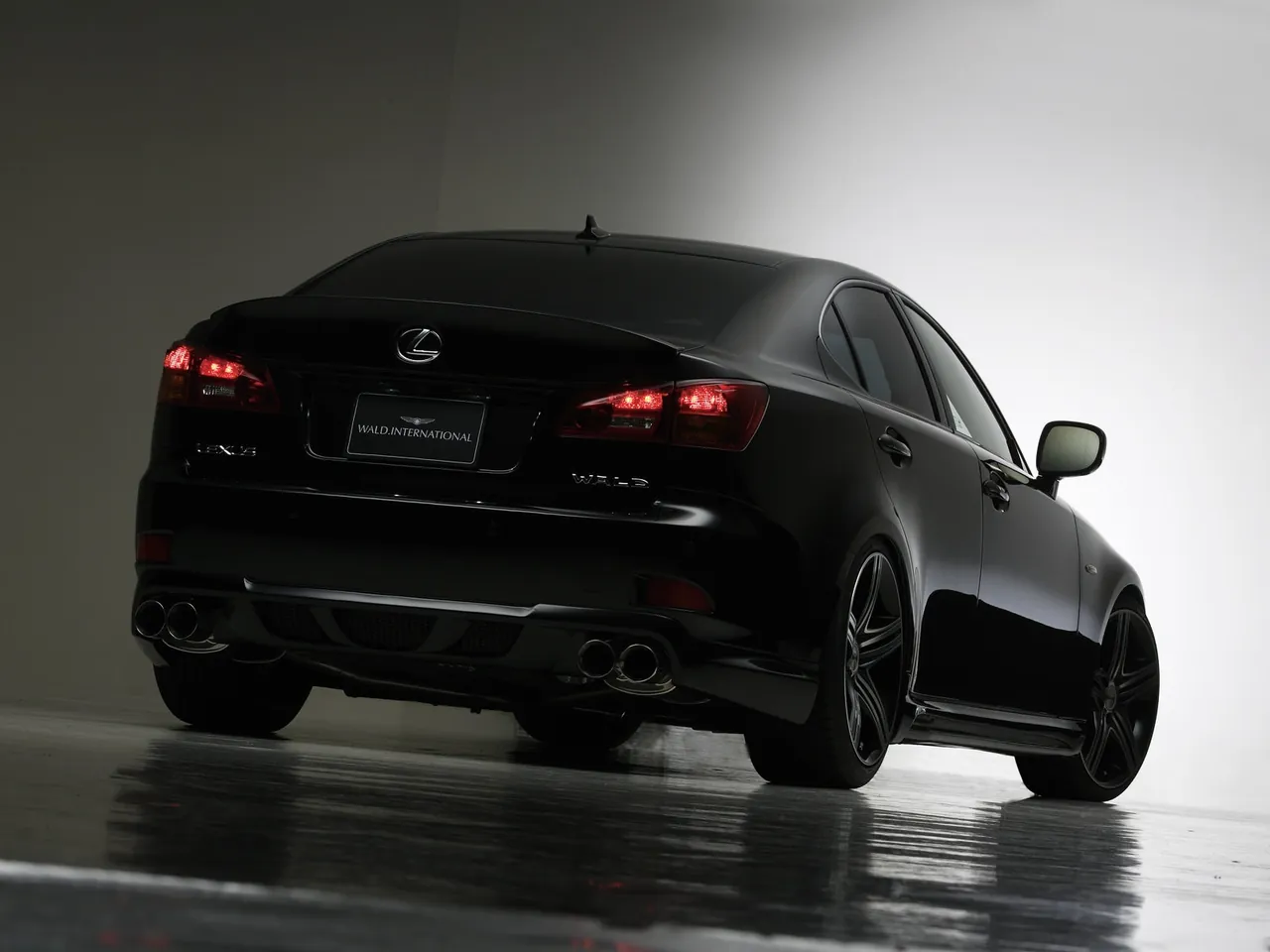Wald Lexus IS (2007) – zadní tříčtvrteční pohled