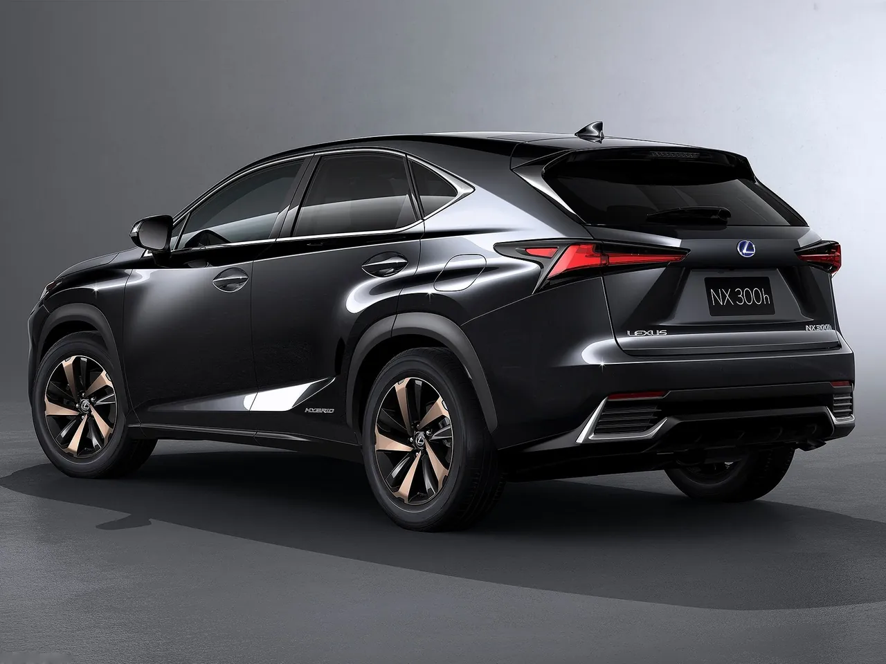 Lexus NX (2018) – zadní tříčtvrteční pohled