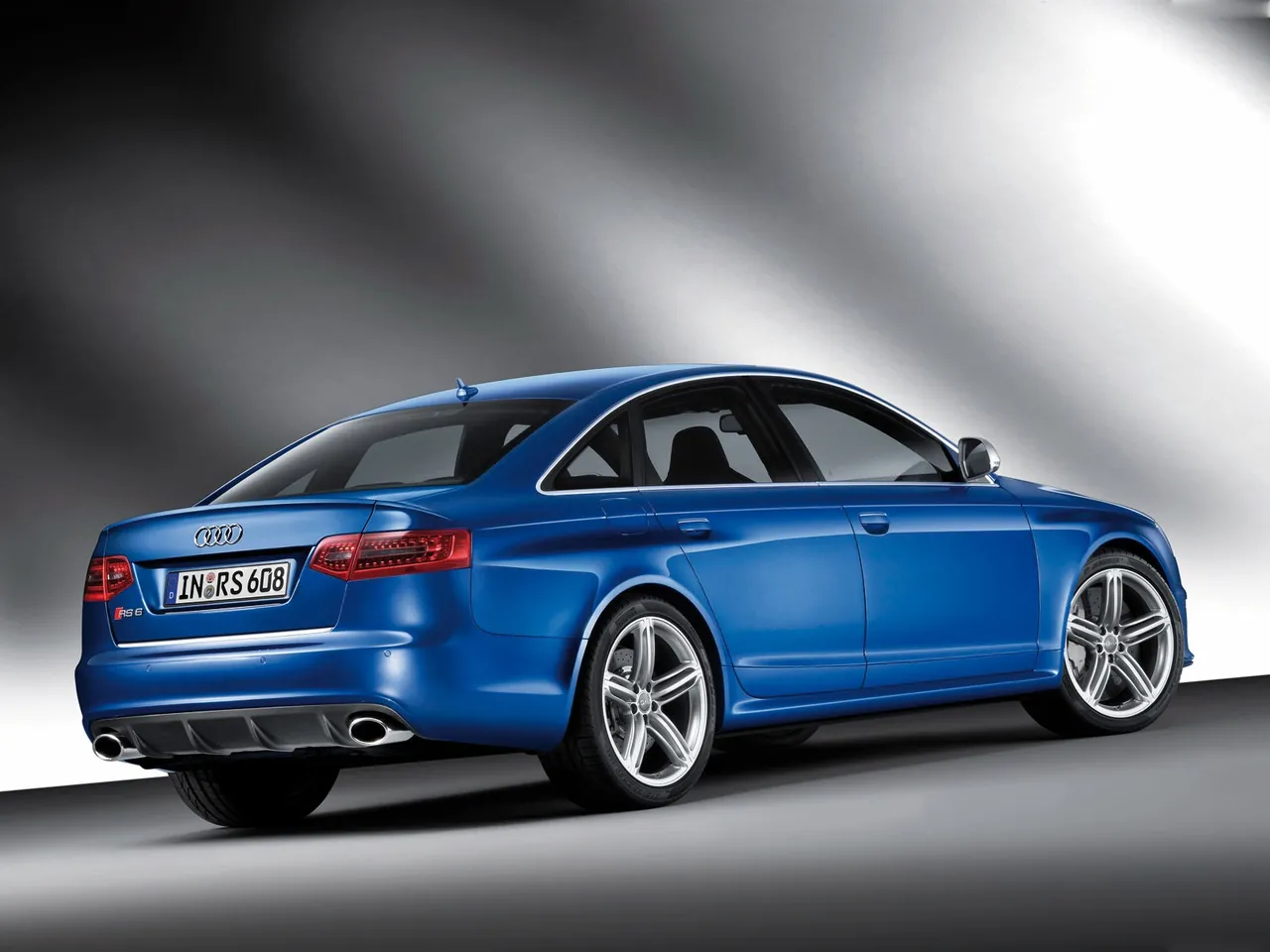 Audi RS6 (2009) – zadní tříčtvrteční pohled