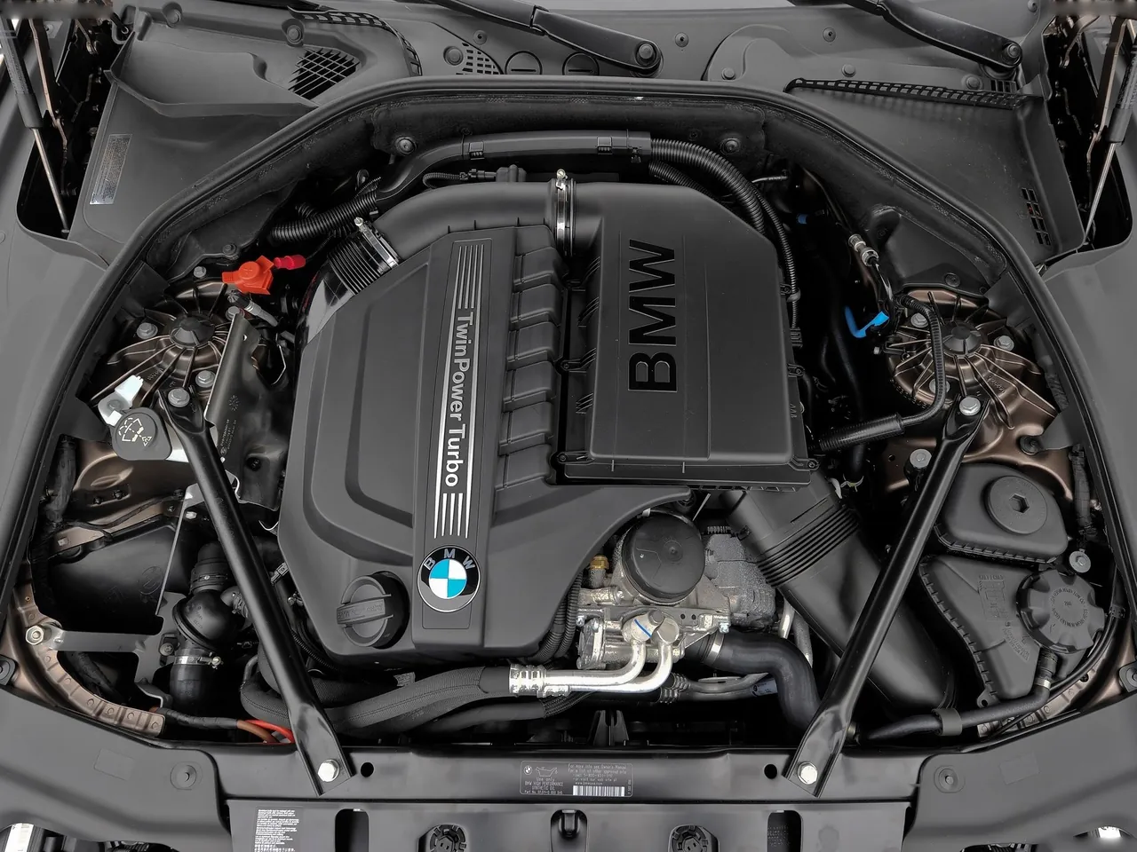 BMW 640i Gran Coupe (2013) – motorový prostor
