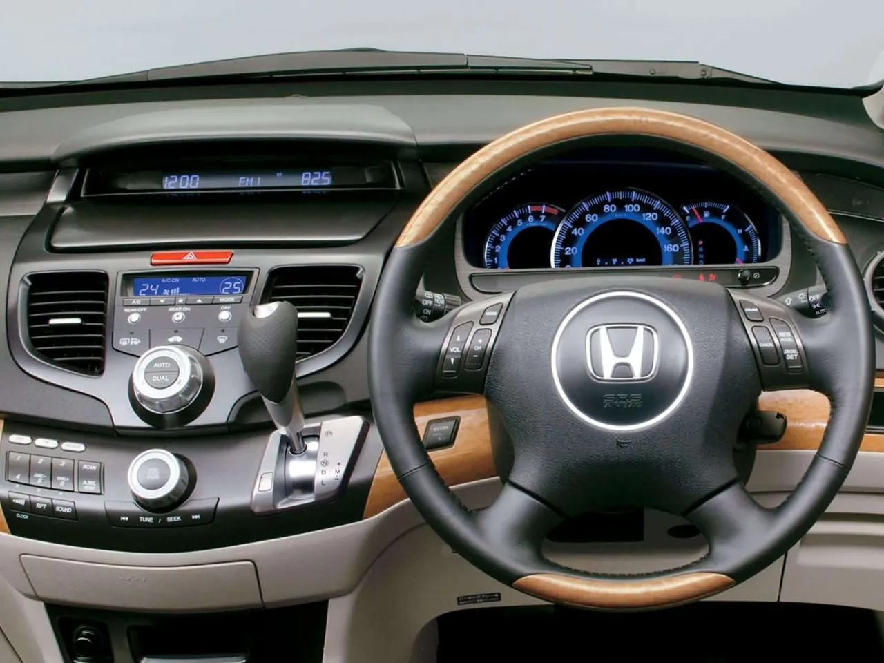 Honda Odyssey L Type [JP] (2004) – interiér