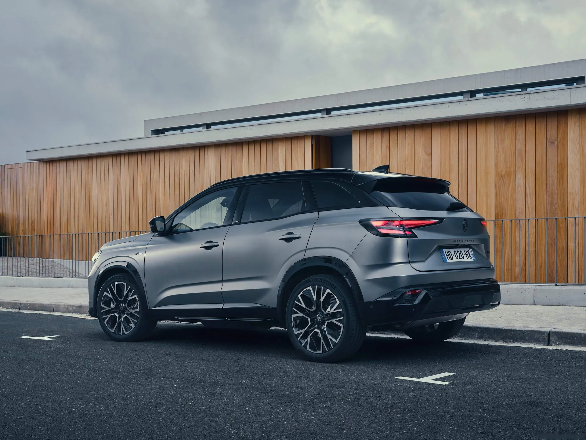 Renault Austral (2026) – zadní tříčtvrteční pohled