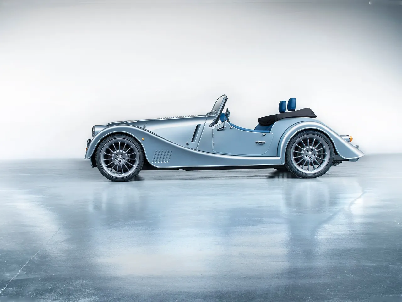 Morgan Plus Six (2020) – boční profil