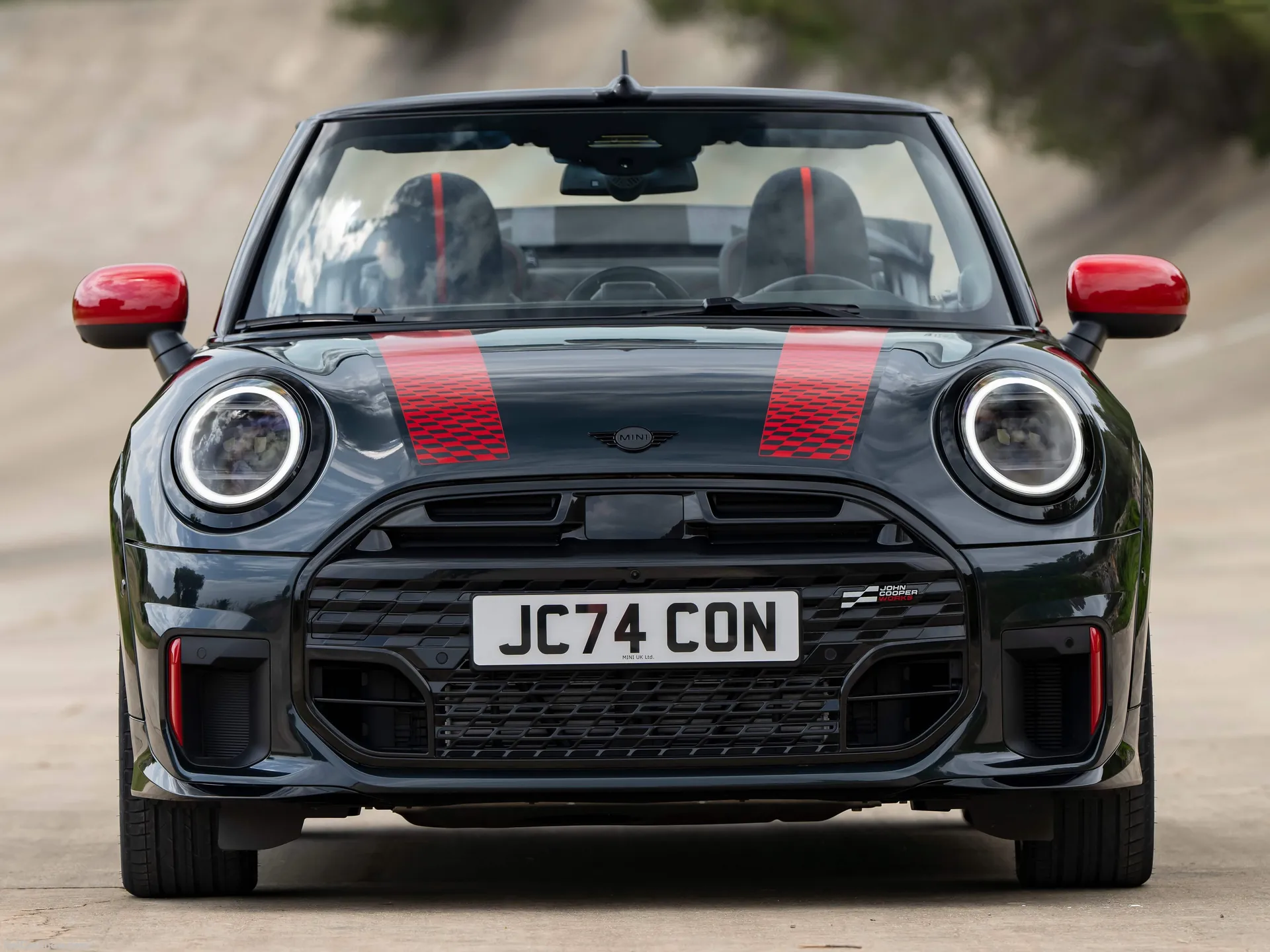Mini John Cooper Works Convertible (2025) – zepředu