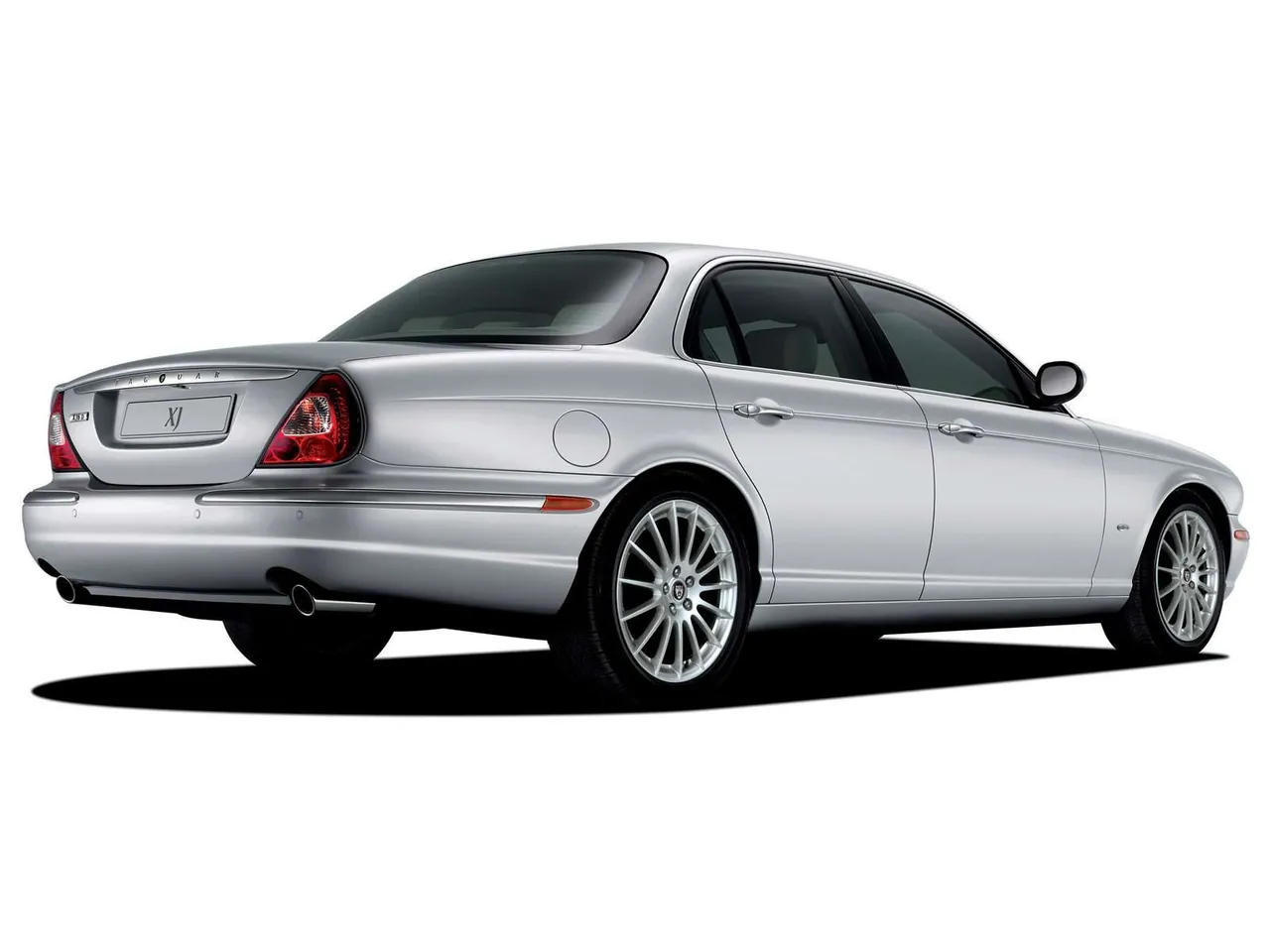Jaguar XJ 2.7 Diesel (2006) - Rear Three-Quarter