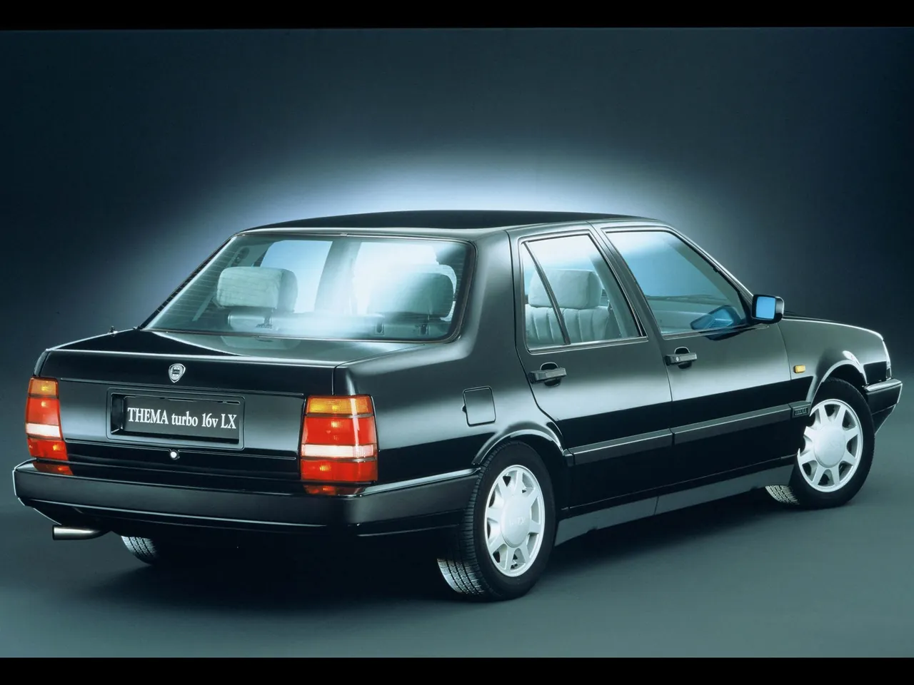 Lancia Thema (1988) – zadní tříčtvrteční pohled