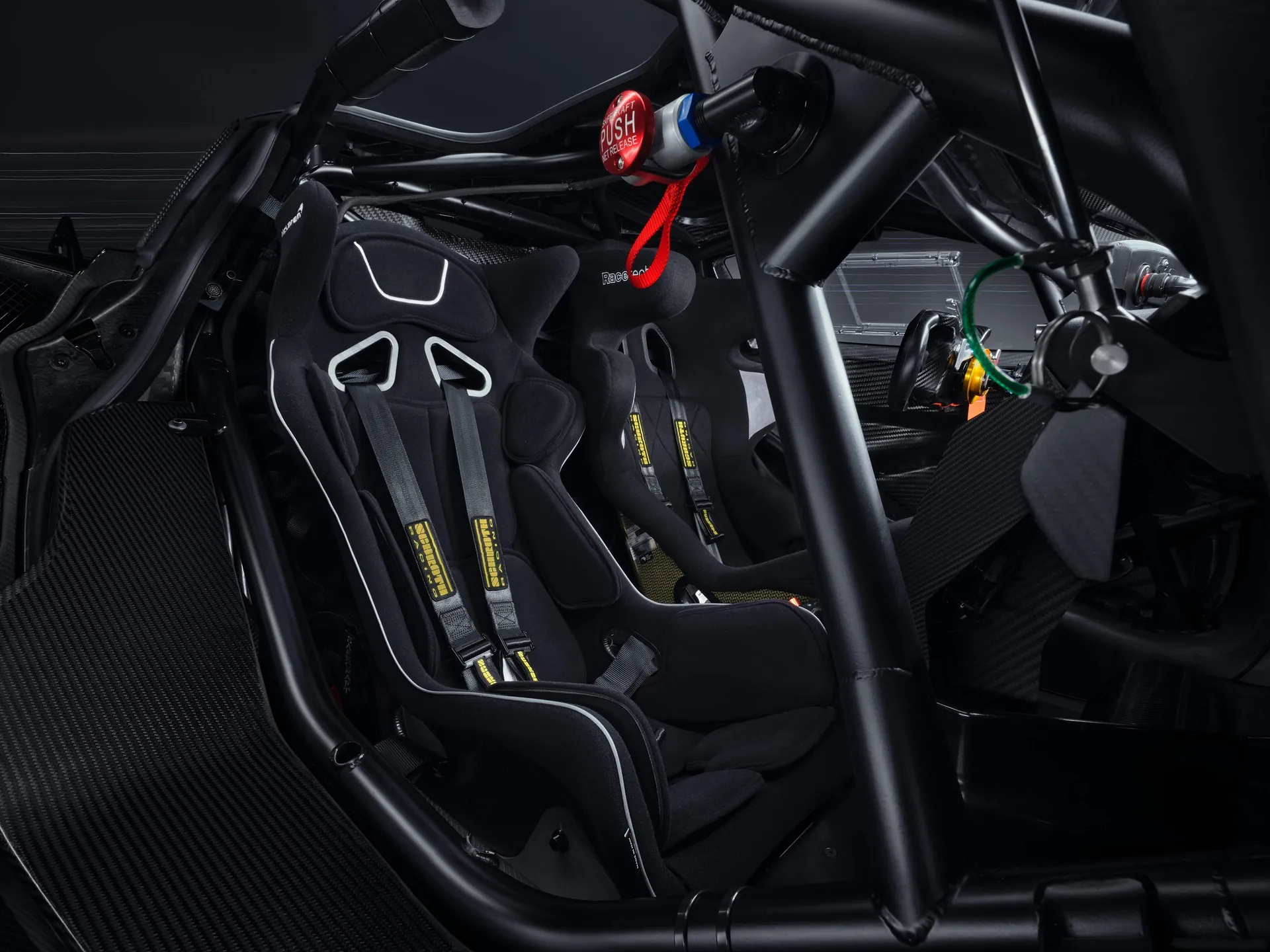 McLaren 720S GT3X (2021) – interiér