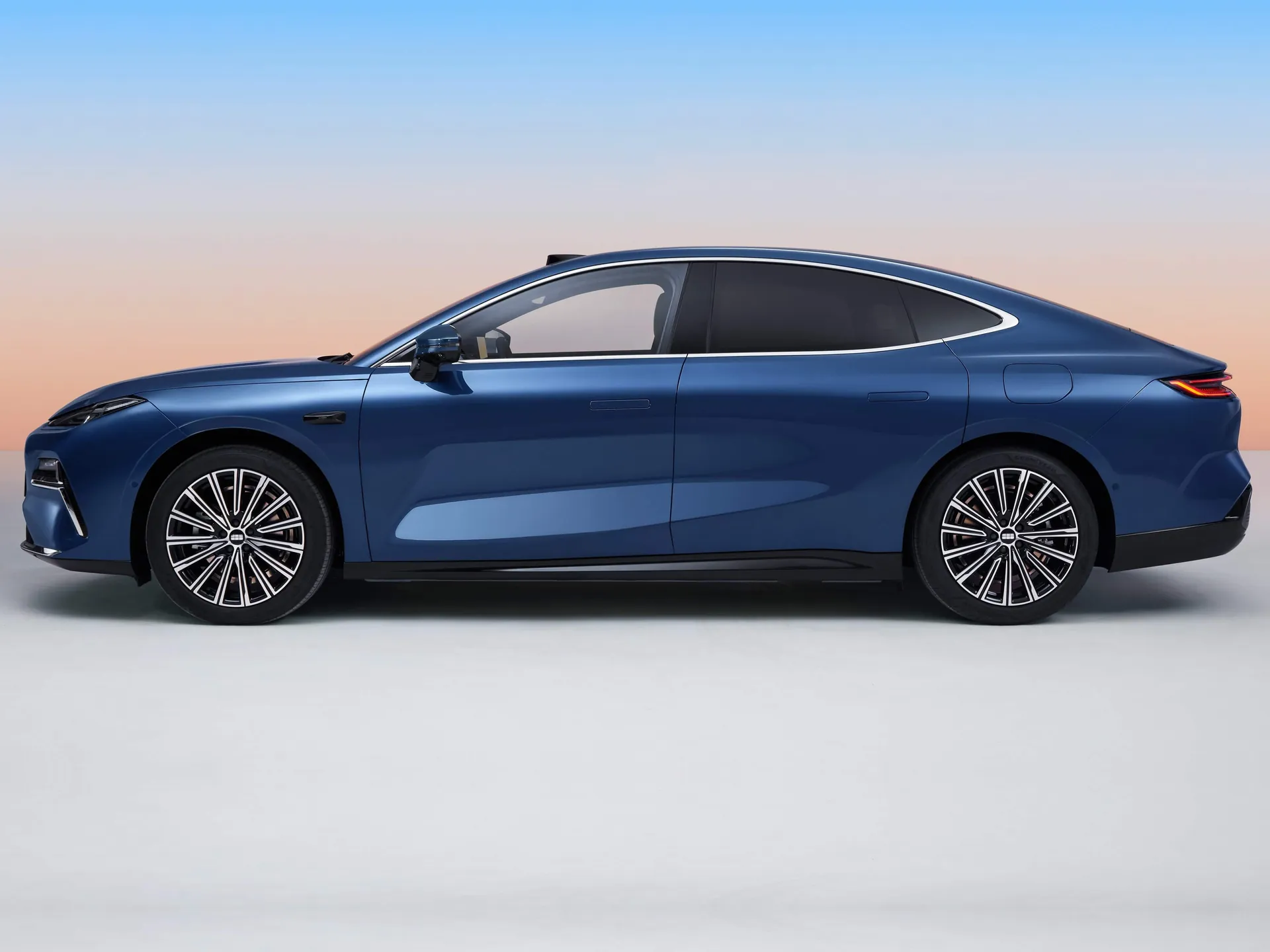 Geely Galaxy Starshine 8 (2026) – boční profil
