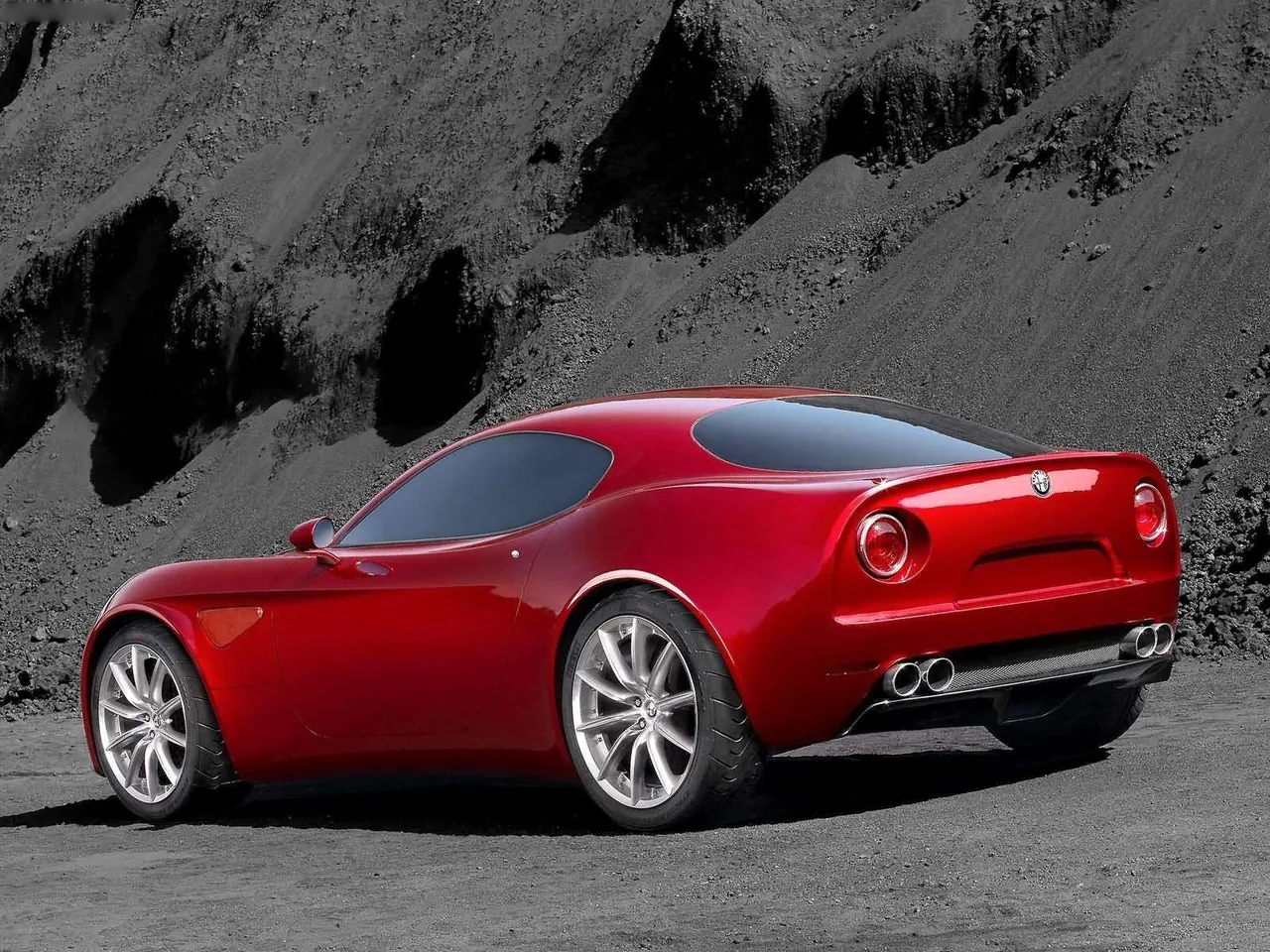Alfa Romeo 8C Competizione (2004) – zadní tříčtvrteční pohled