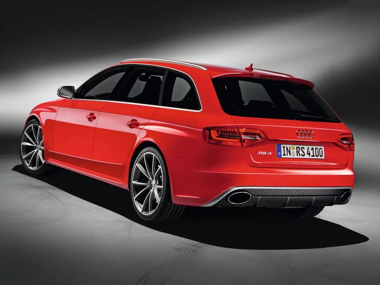 Audi RS4 Avant (2013) – zadní tříčtvrteční pohled
