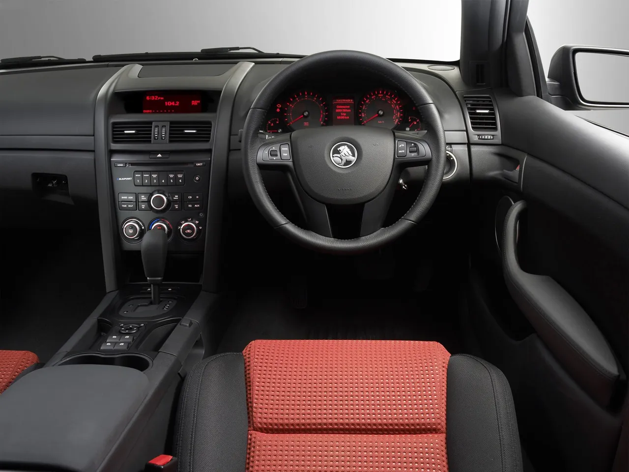 Holden VE Commodore SS (2006) – interiér