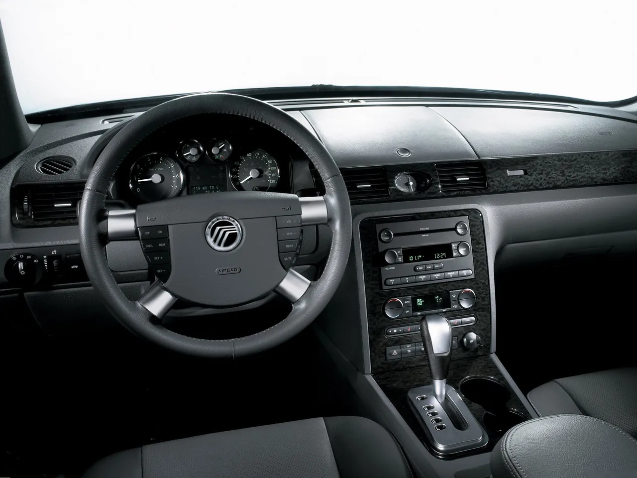 Mercury Montego (2006) – interiér