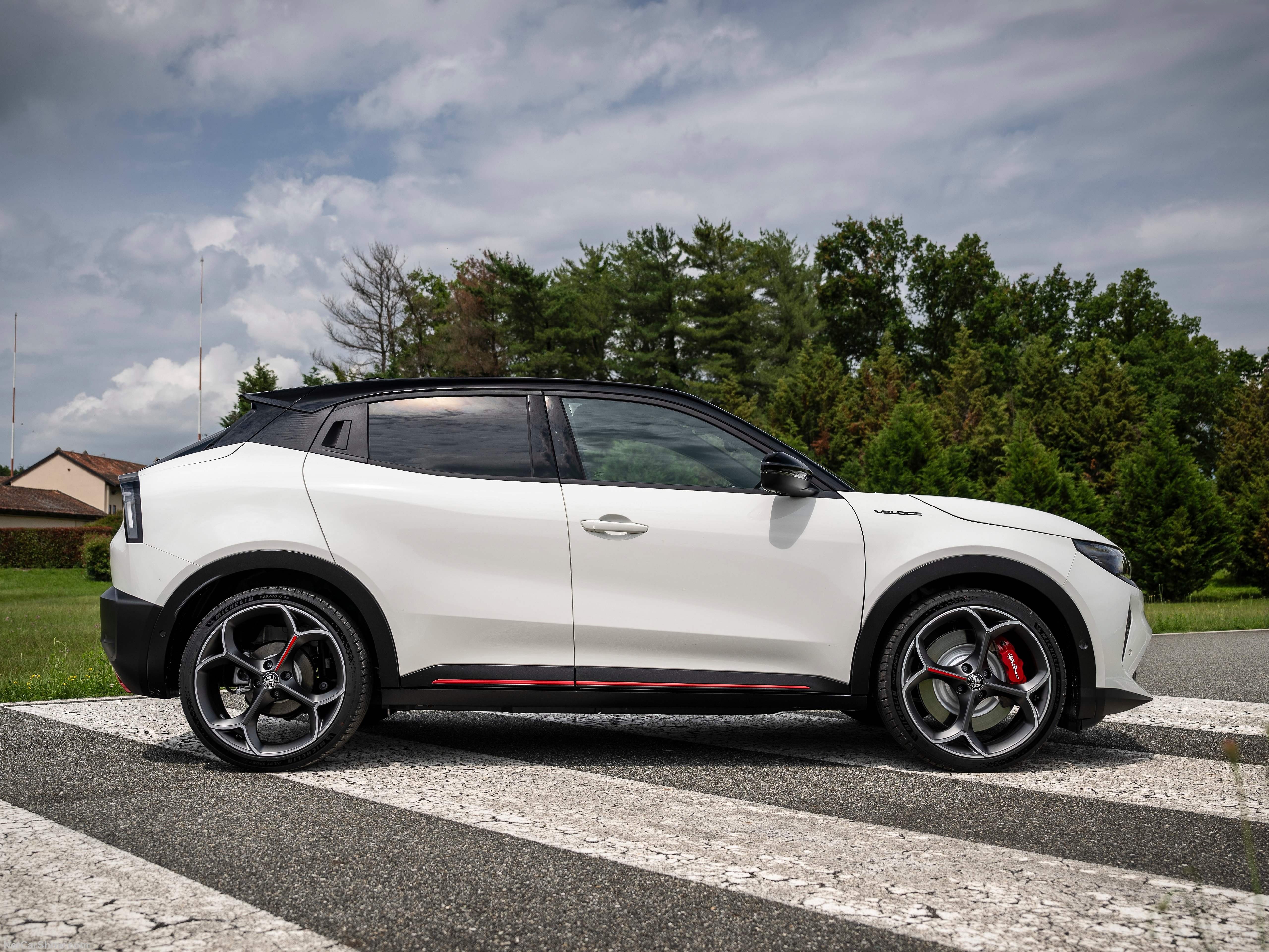 Alfa Romeo Junior (2025) - Side Profile