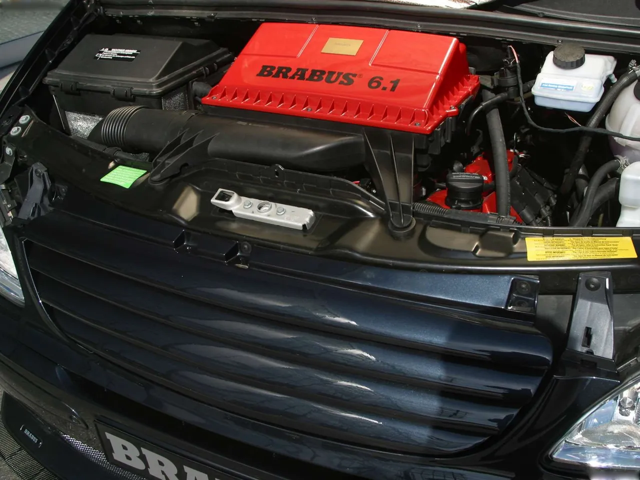 Brabus Mercedes-Benz Viano V8 (2004) – motorový prostor